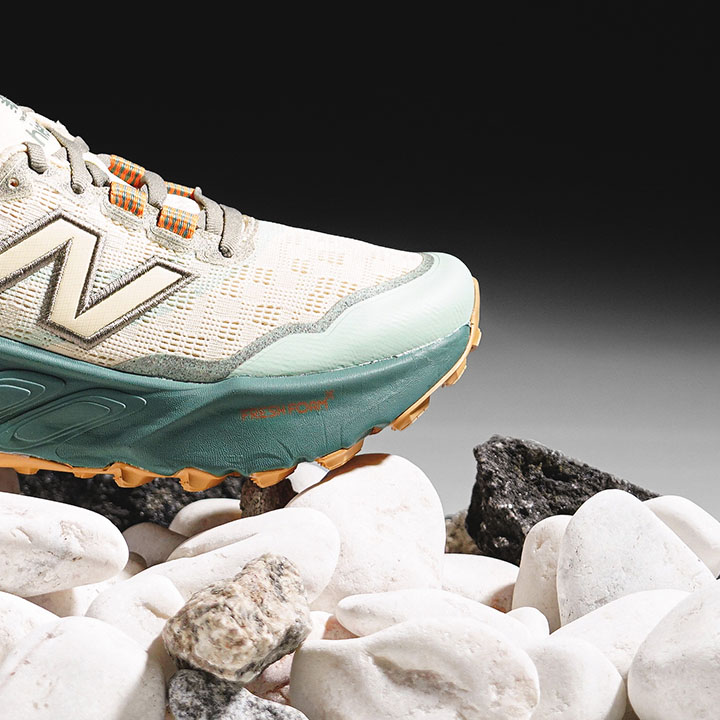 Zapatillas New Balance Fresh Foam X Hierro v9 Beige Para Mujer