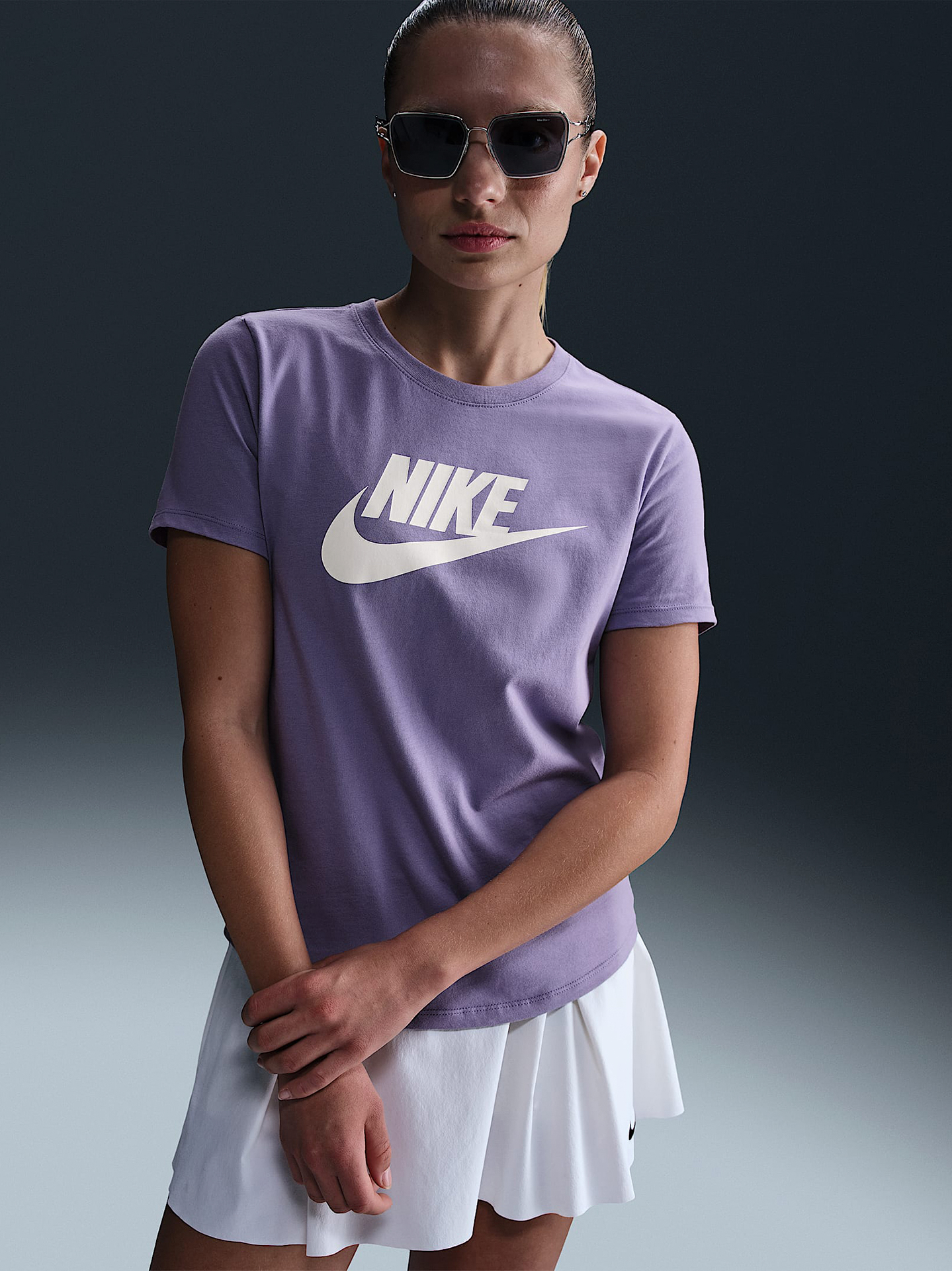 T-shirt Nike Sportswear Essentials Logo Roxa Para Mulher