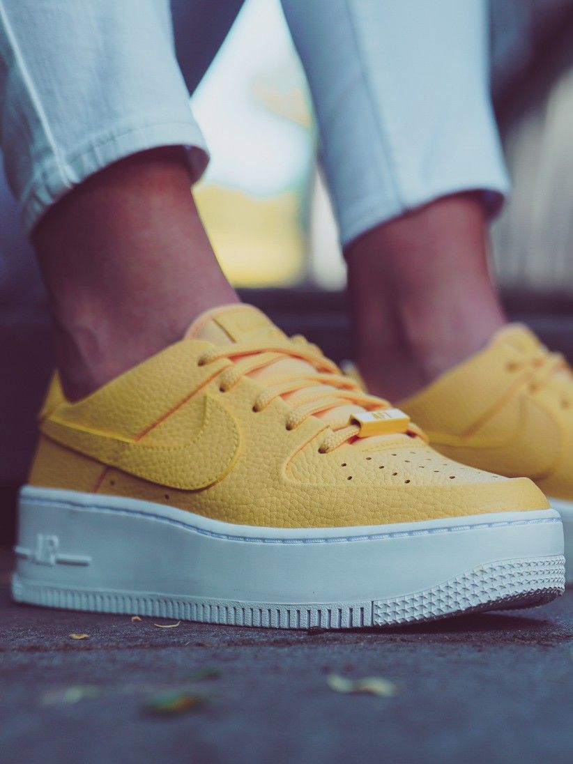 nike yellow air force 1 sage low sneakers