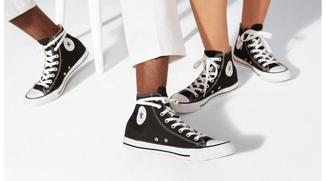 Tênis Converse Chuck Taylor All Star Preto e Vermelho na Americanas Empresas