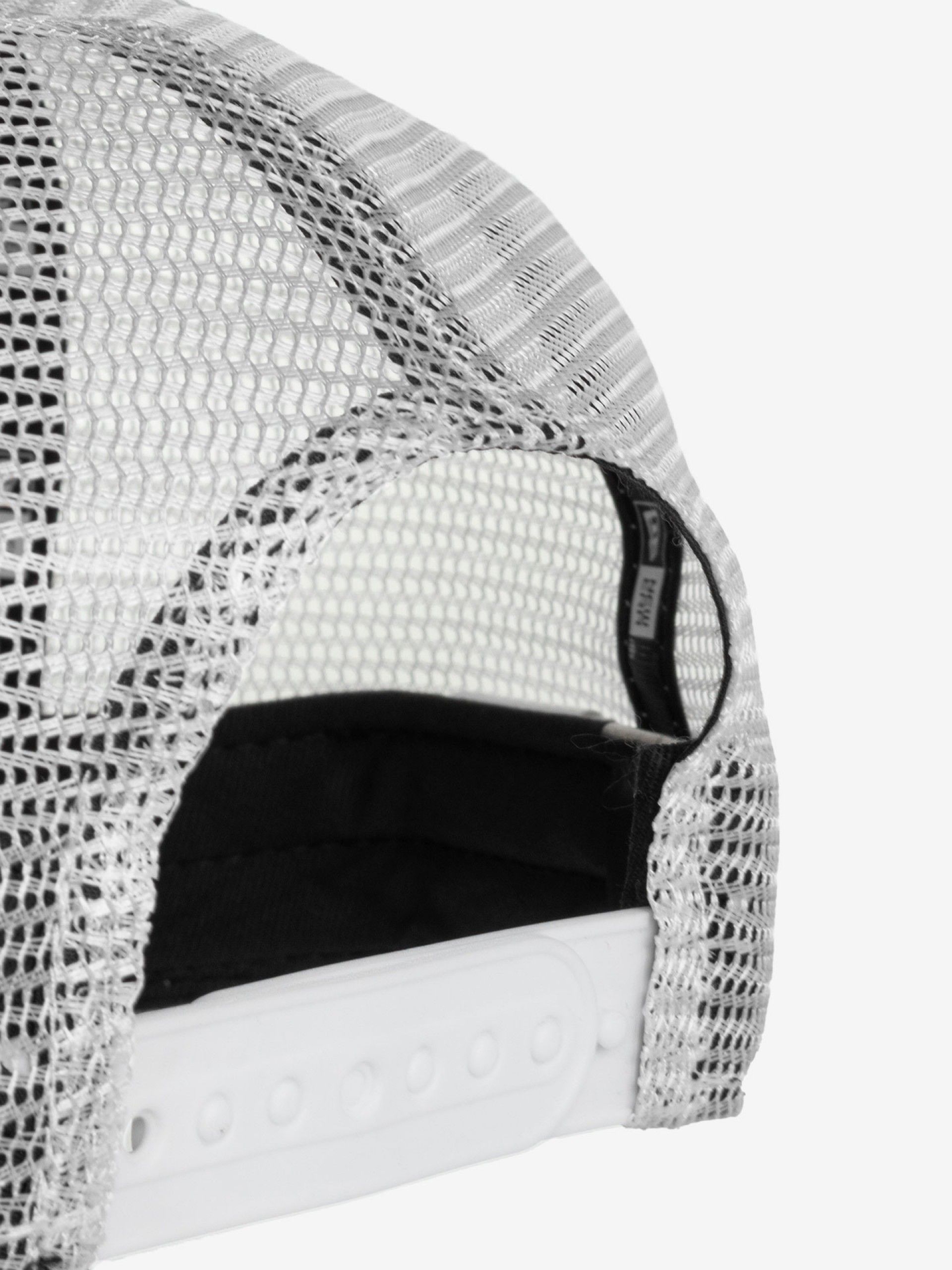 New Era League Essential Trucker New York Yankees Green and White Cap