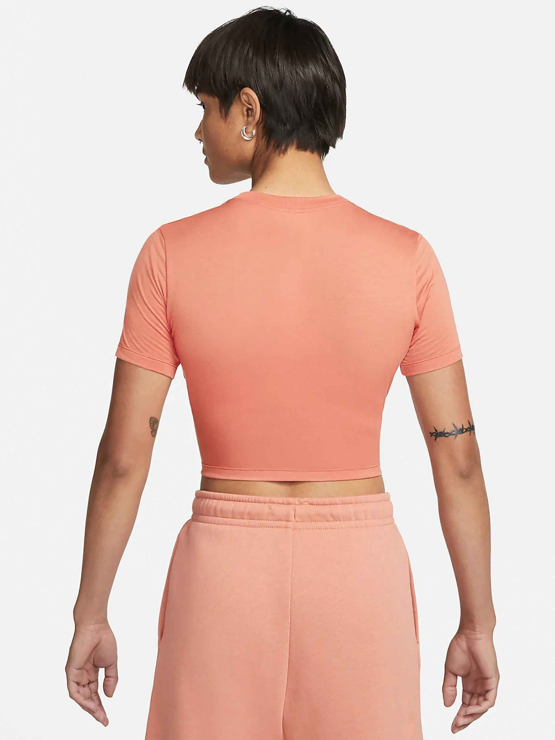 Top Nike Sportswear Essential