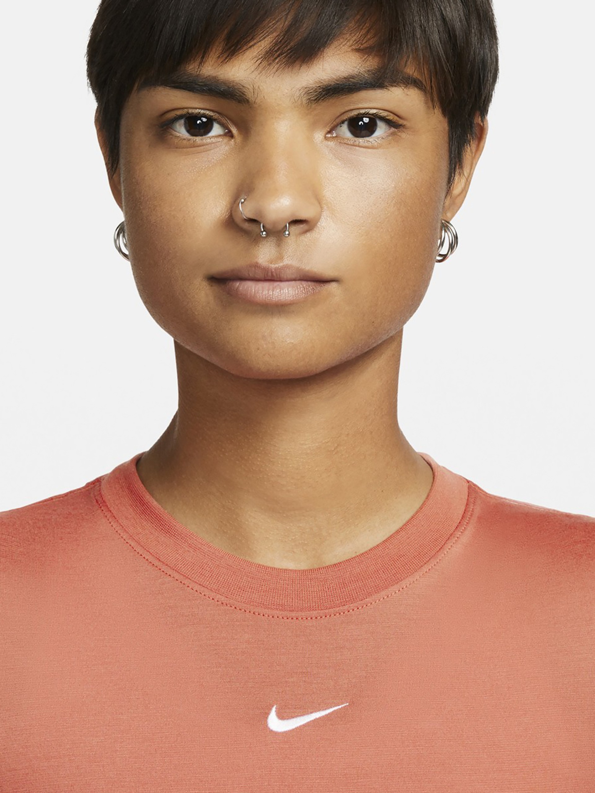 Top Nike Sportswear Essential