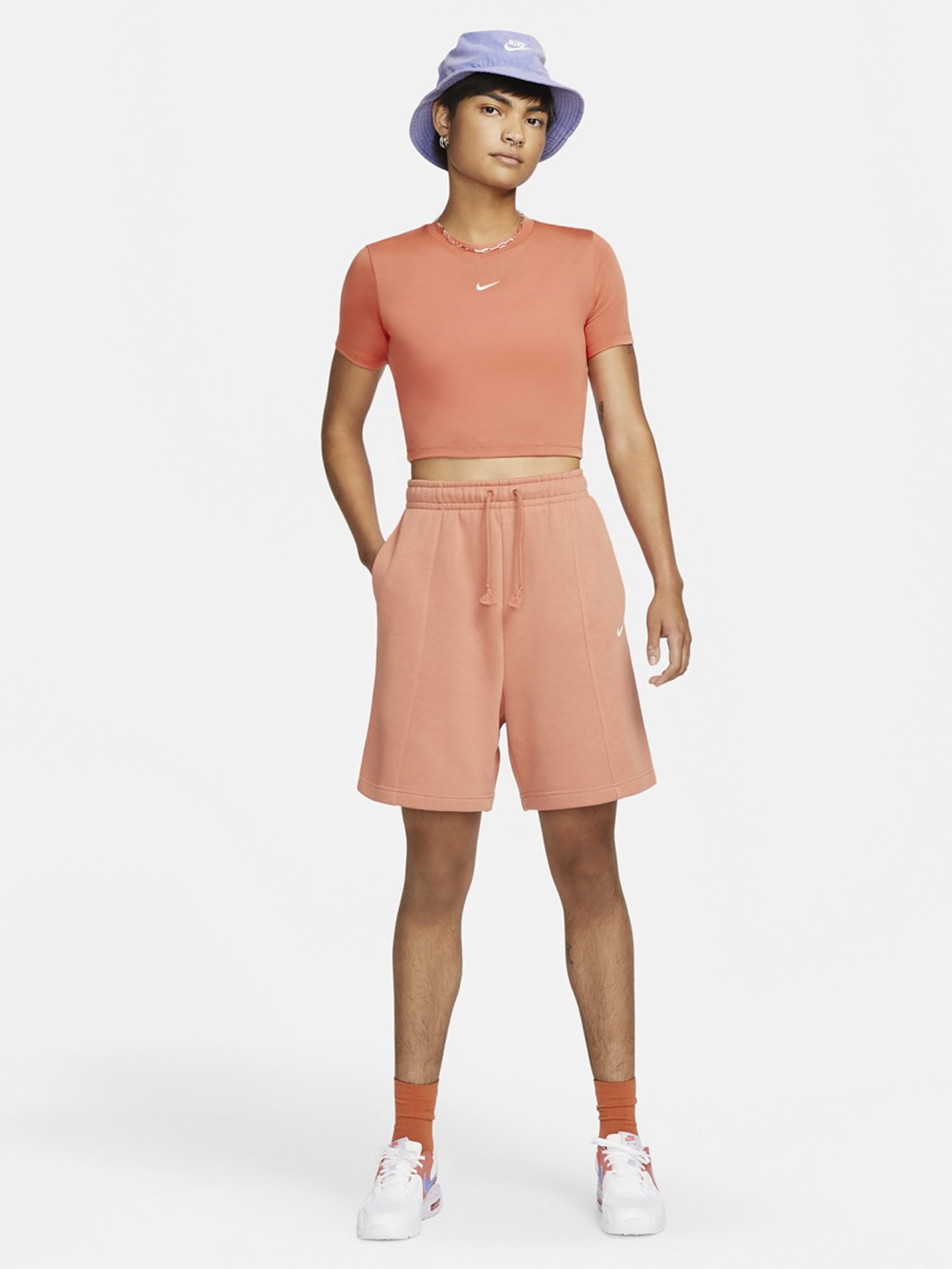 Top Nike Sportswear Essential