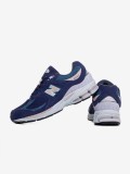 New Balance M2002 Sneakers
