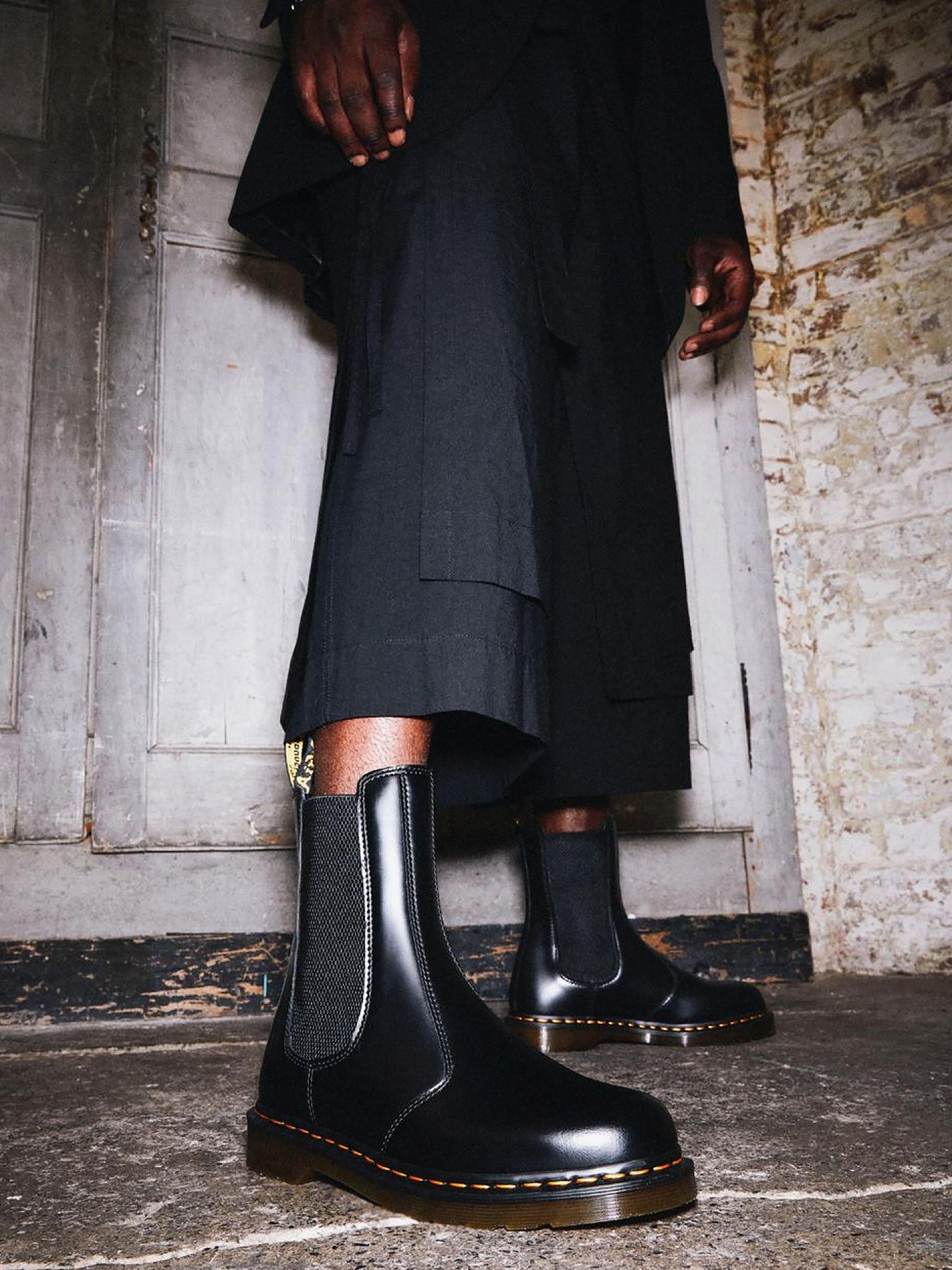 Dr. Martens 2976 Hi Smooth Leather Chelsea Boots