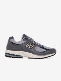 New Balance M2002 Sneakers