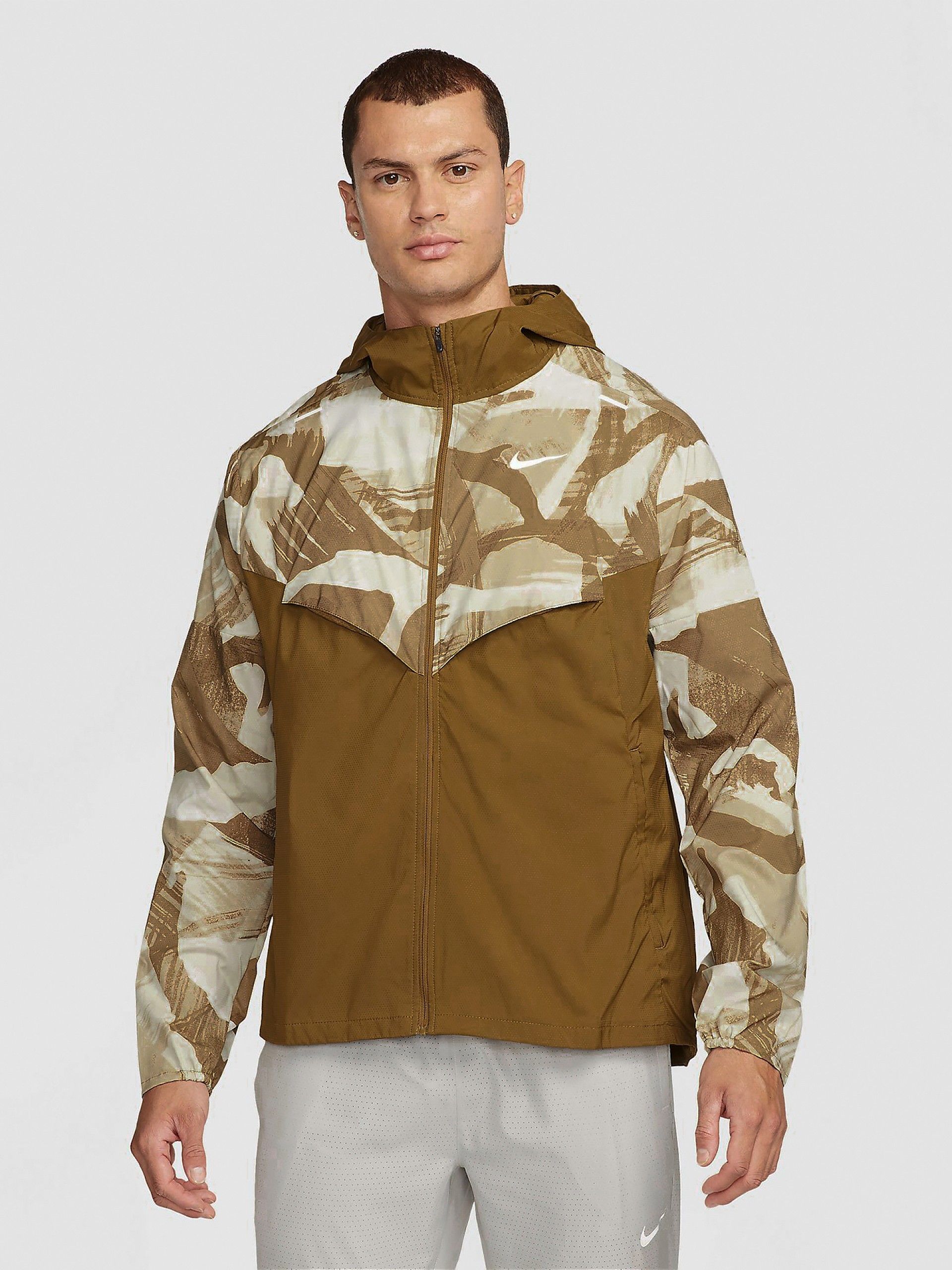 Casaco Nike Repel Windrunner Camo