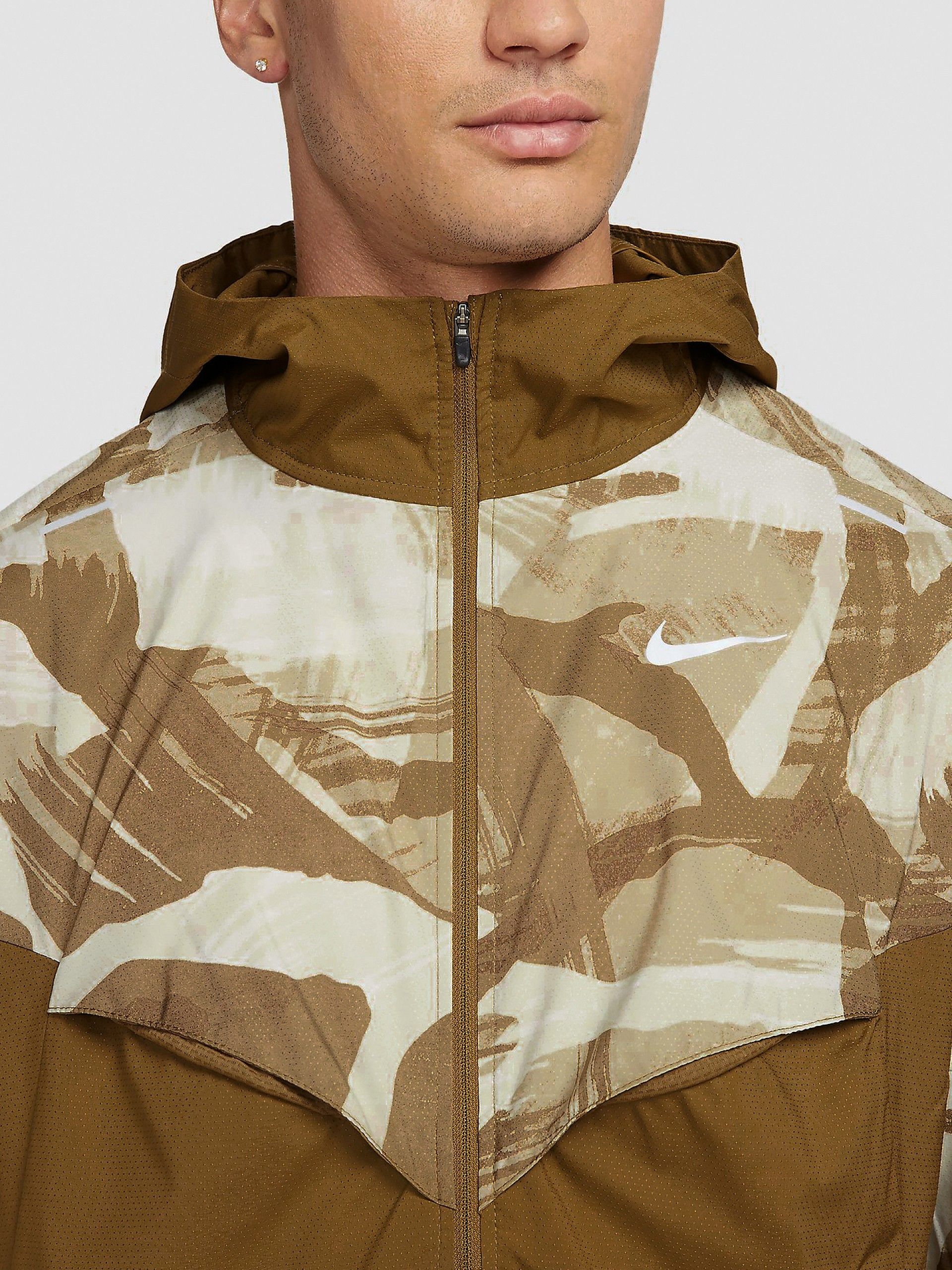 Casaco Nike Repel Windrunner Camo