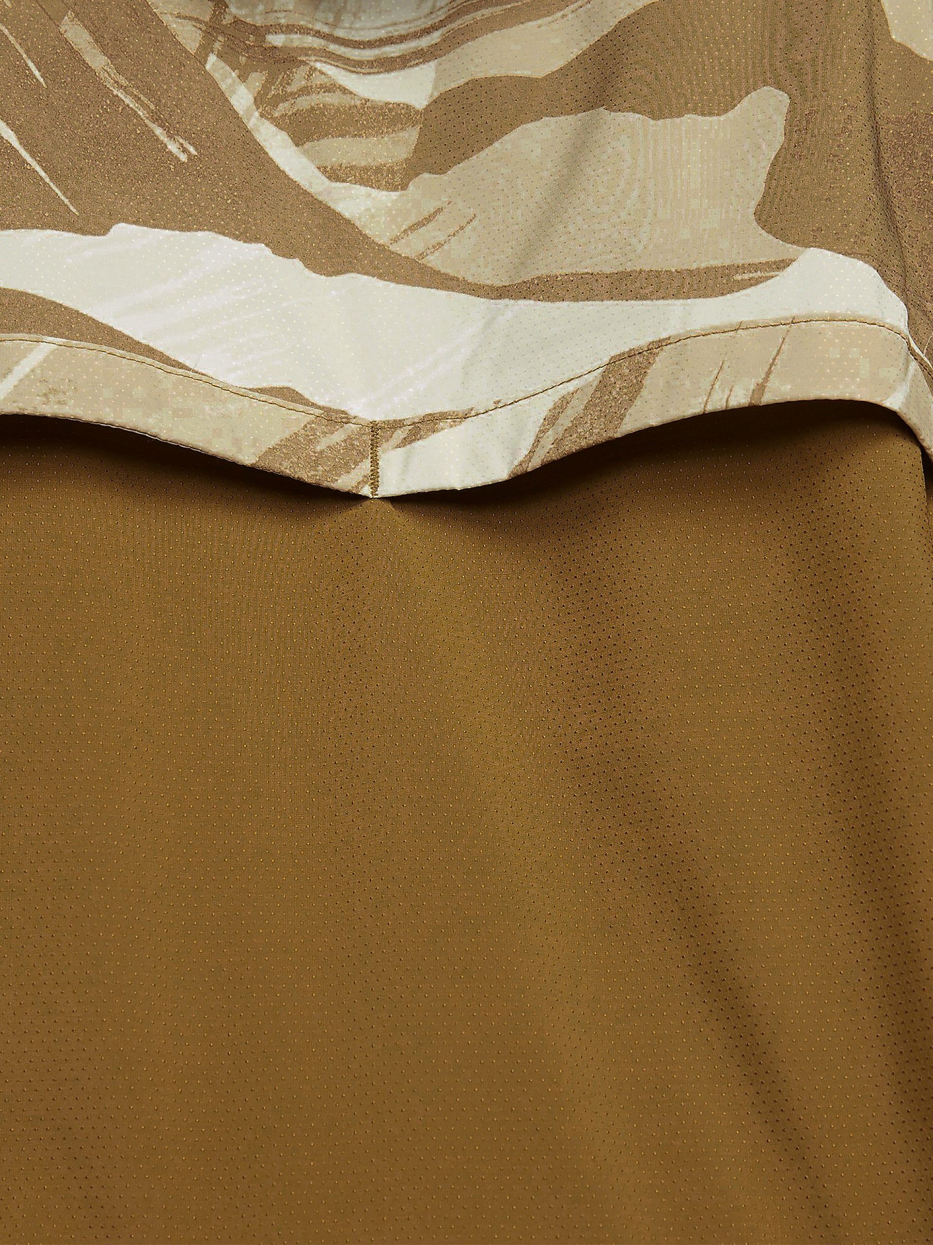 Casaco Nike Repel Windrunner Camo