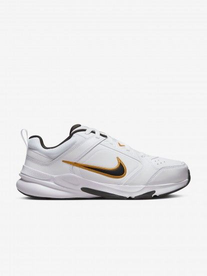Nike Defy All Day Extra Wide Trainers