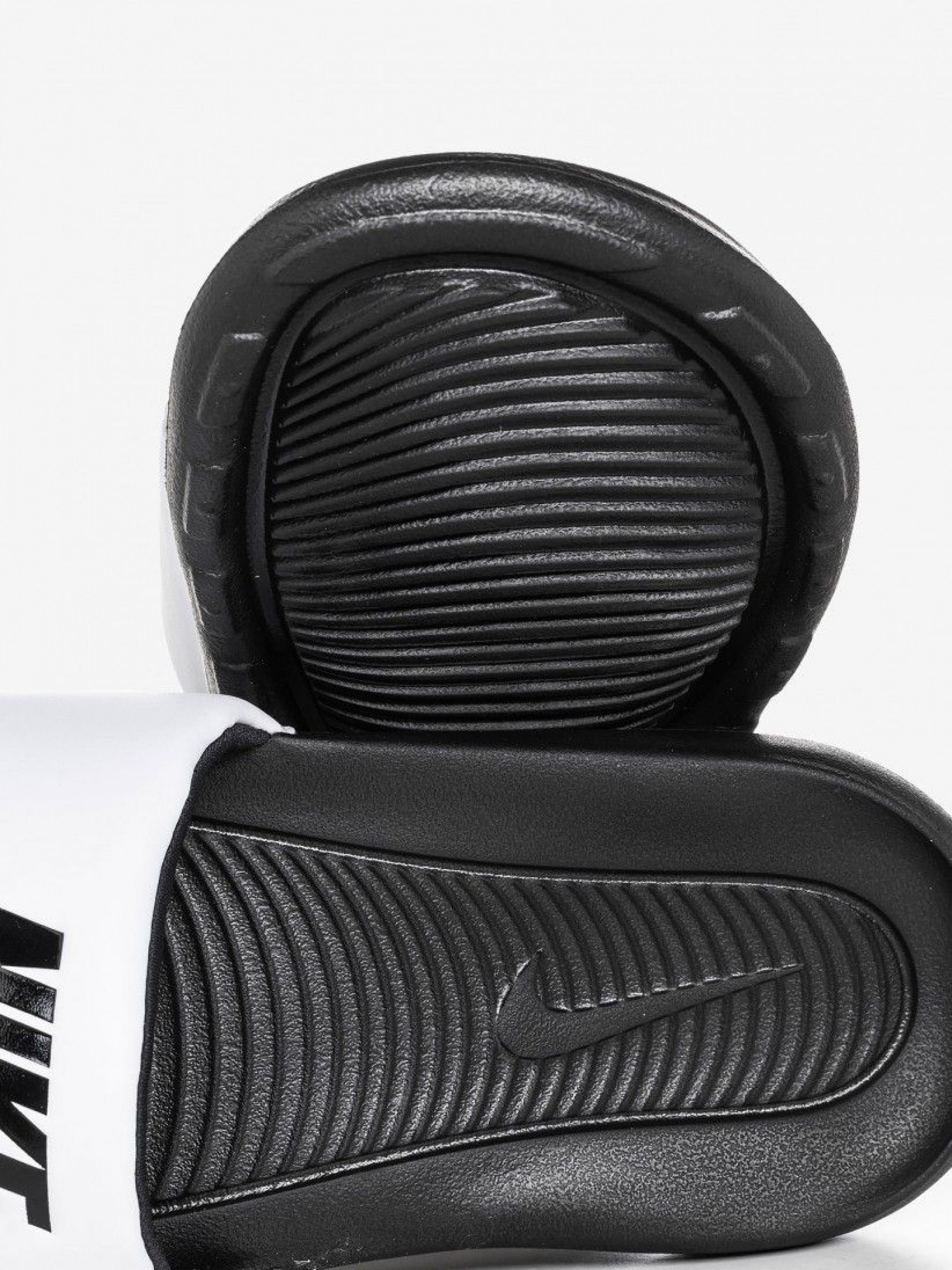 Chanclas Nike Victori One Negras y Blancas Para Hombre