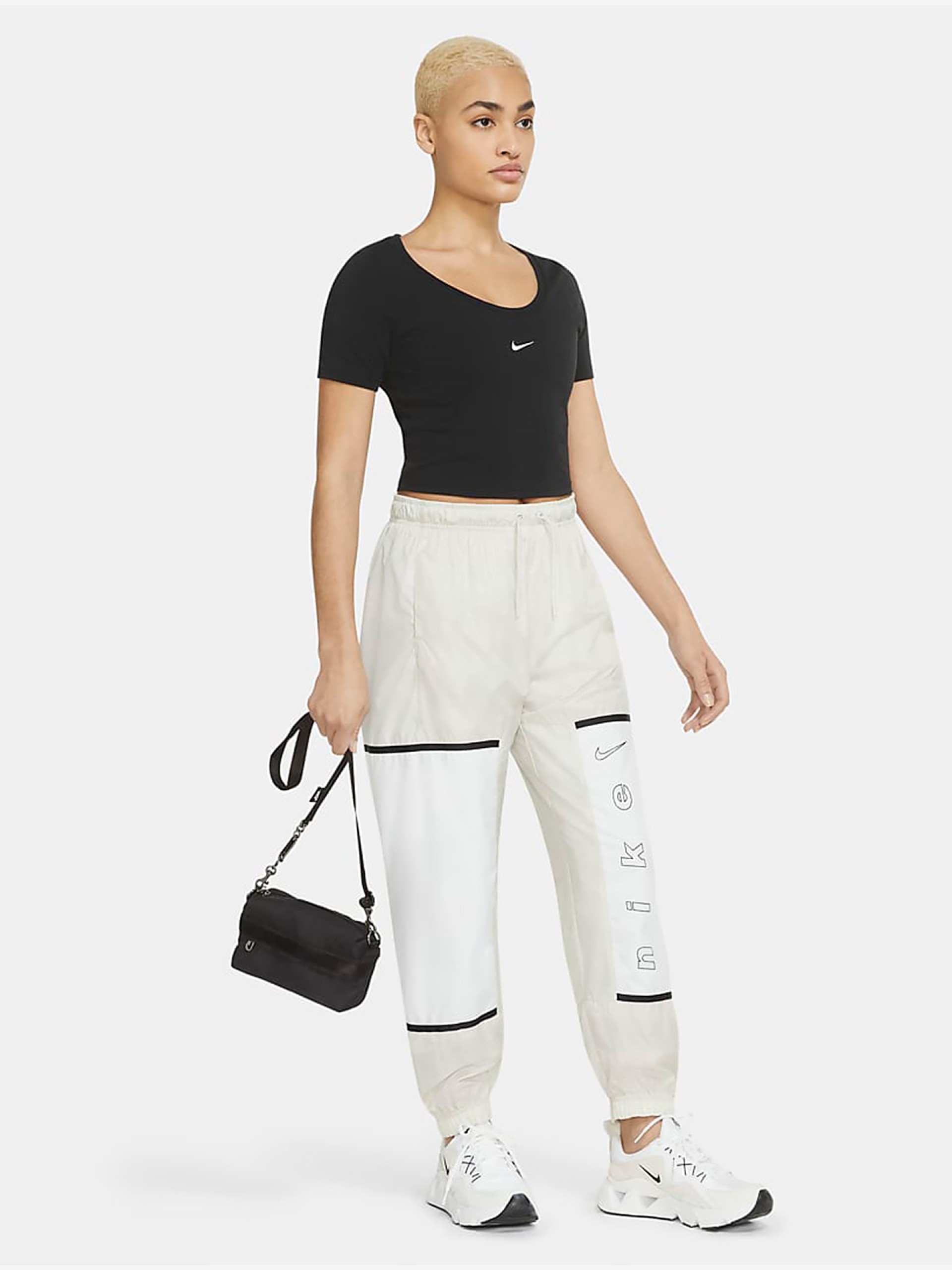 Nike Sportswear Futura Luxe Crossbody Bag