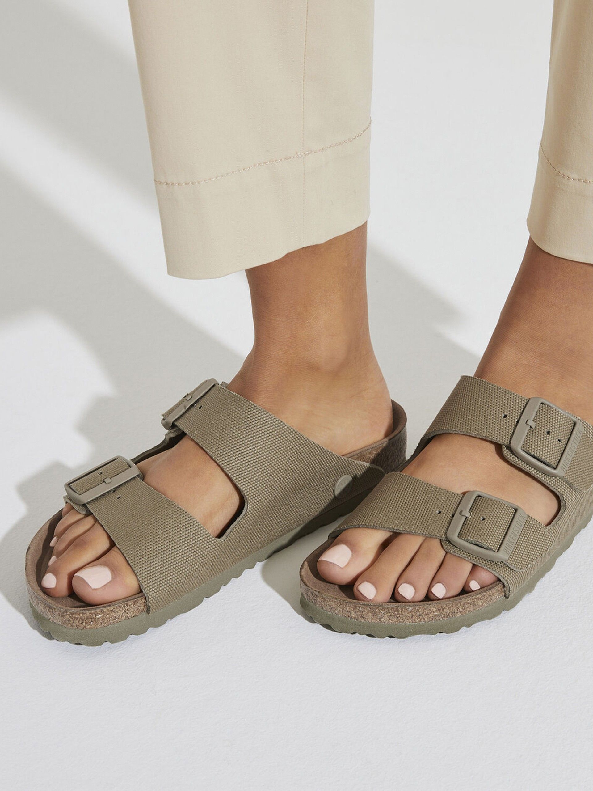 Chinelos Birkenstock Arizona Rivet Logo Vegan