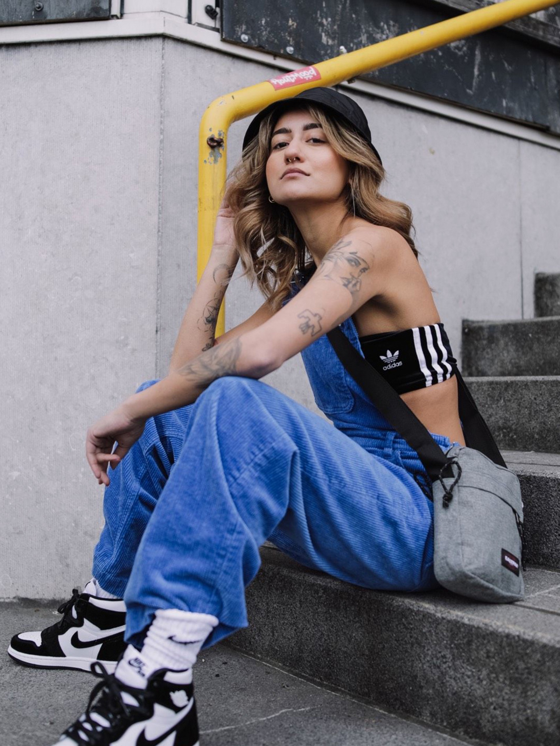 Bolsa a Tiracolo Eastpak The One Cinzenta