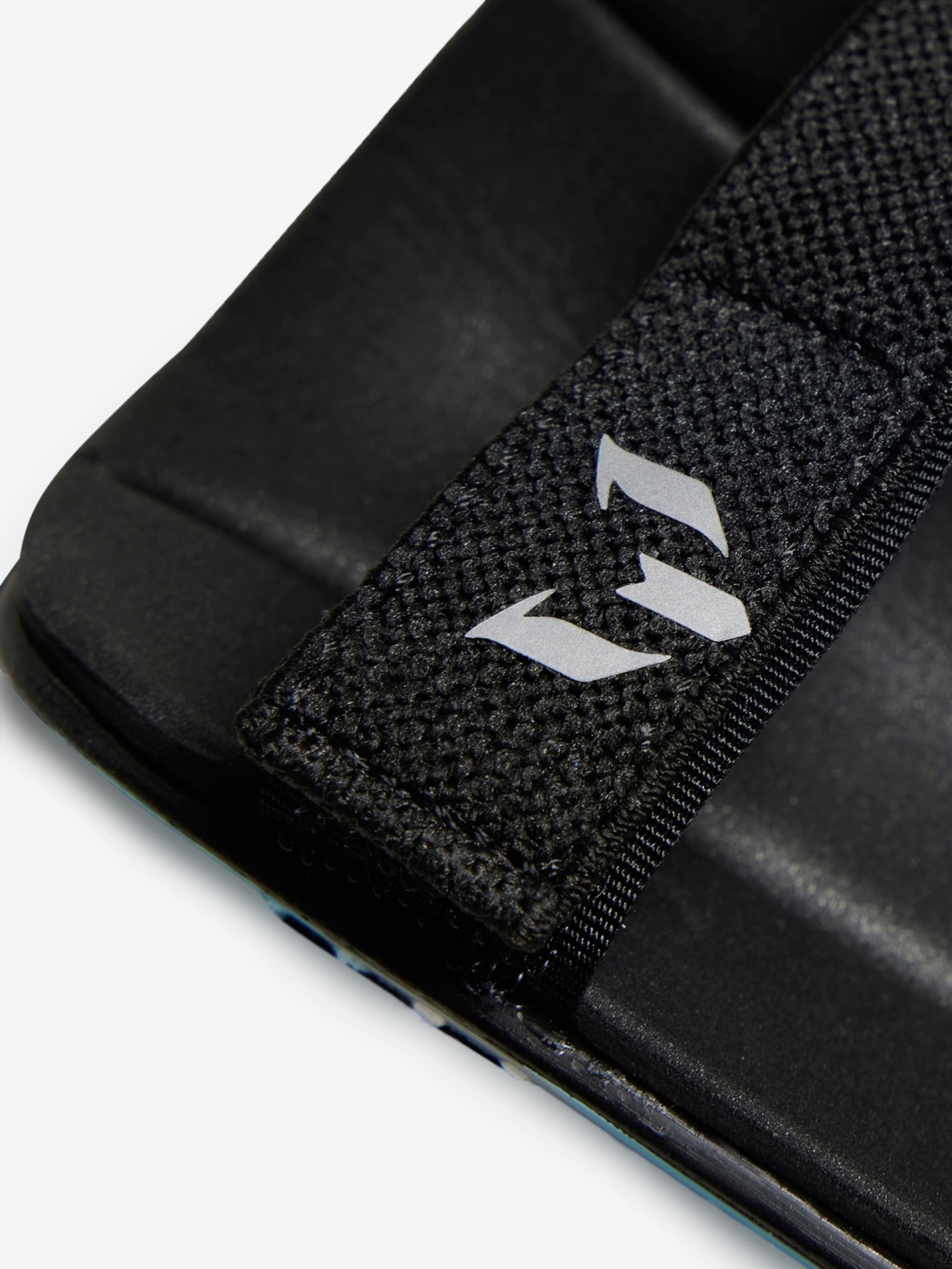 Caneleiras Adidas Messi Match J