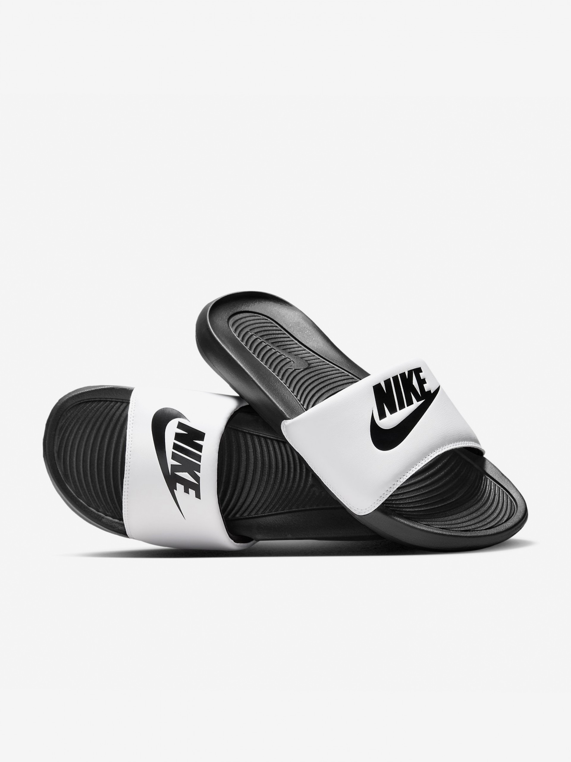 Chanclas Nike Victori One Negras y Blancas Para Hombre