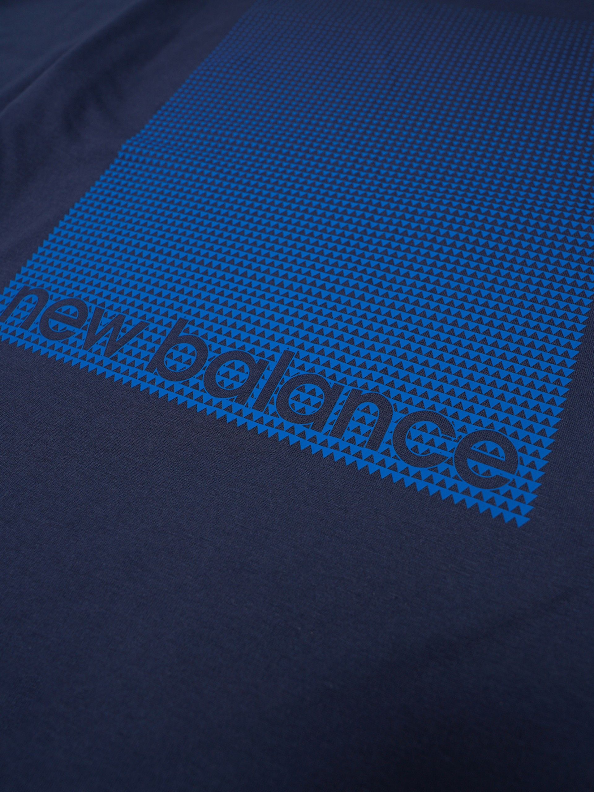 Camiseta New Balance Heathertech Graphic