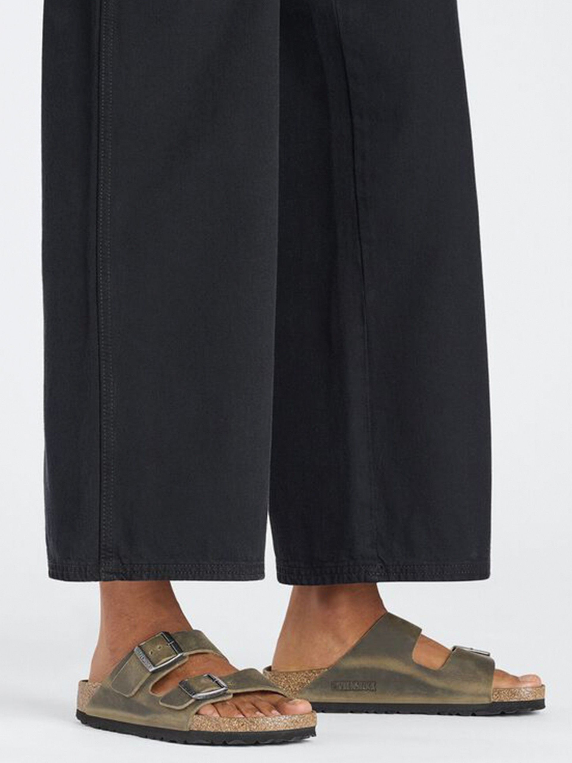 Chinelos Birkenstock Arizona Oiled Leather Caqui