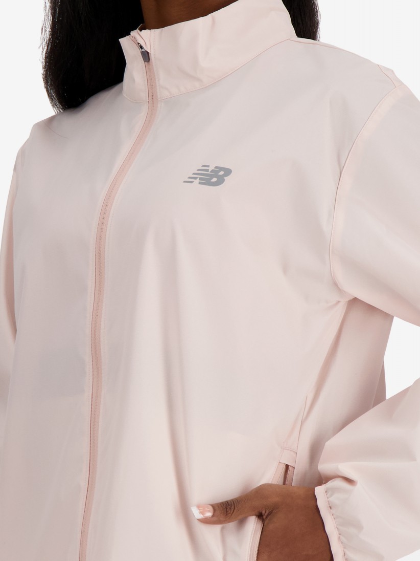 Chaqueta New Balance Sport Essentials Running Rosa