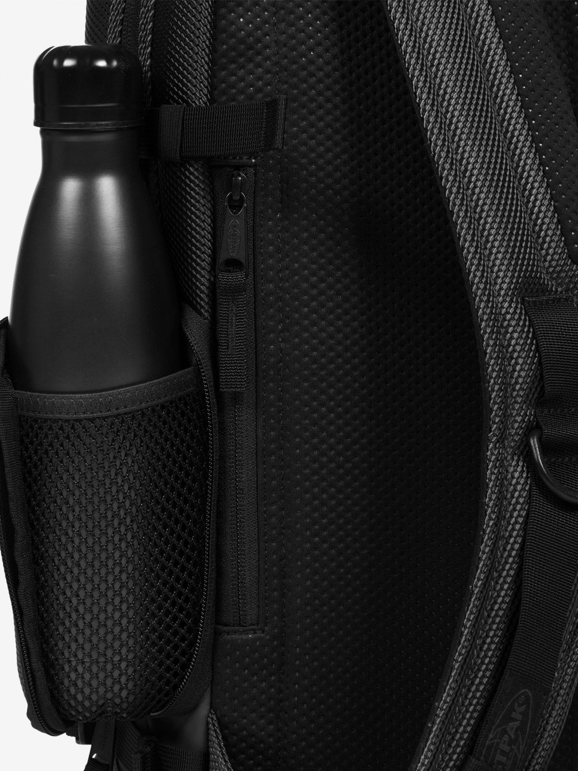 Mochila Eastpak Tecum M CNNCT Preta