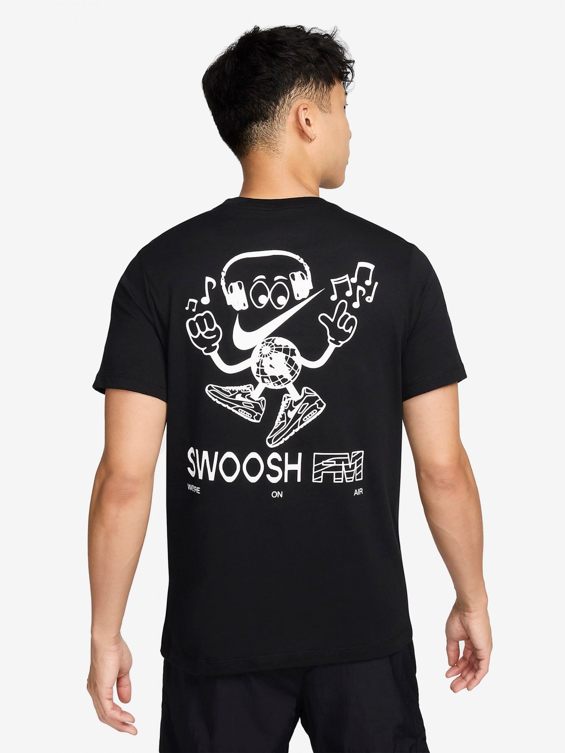 Camiseta Nike Sportswear Swoosh Negra