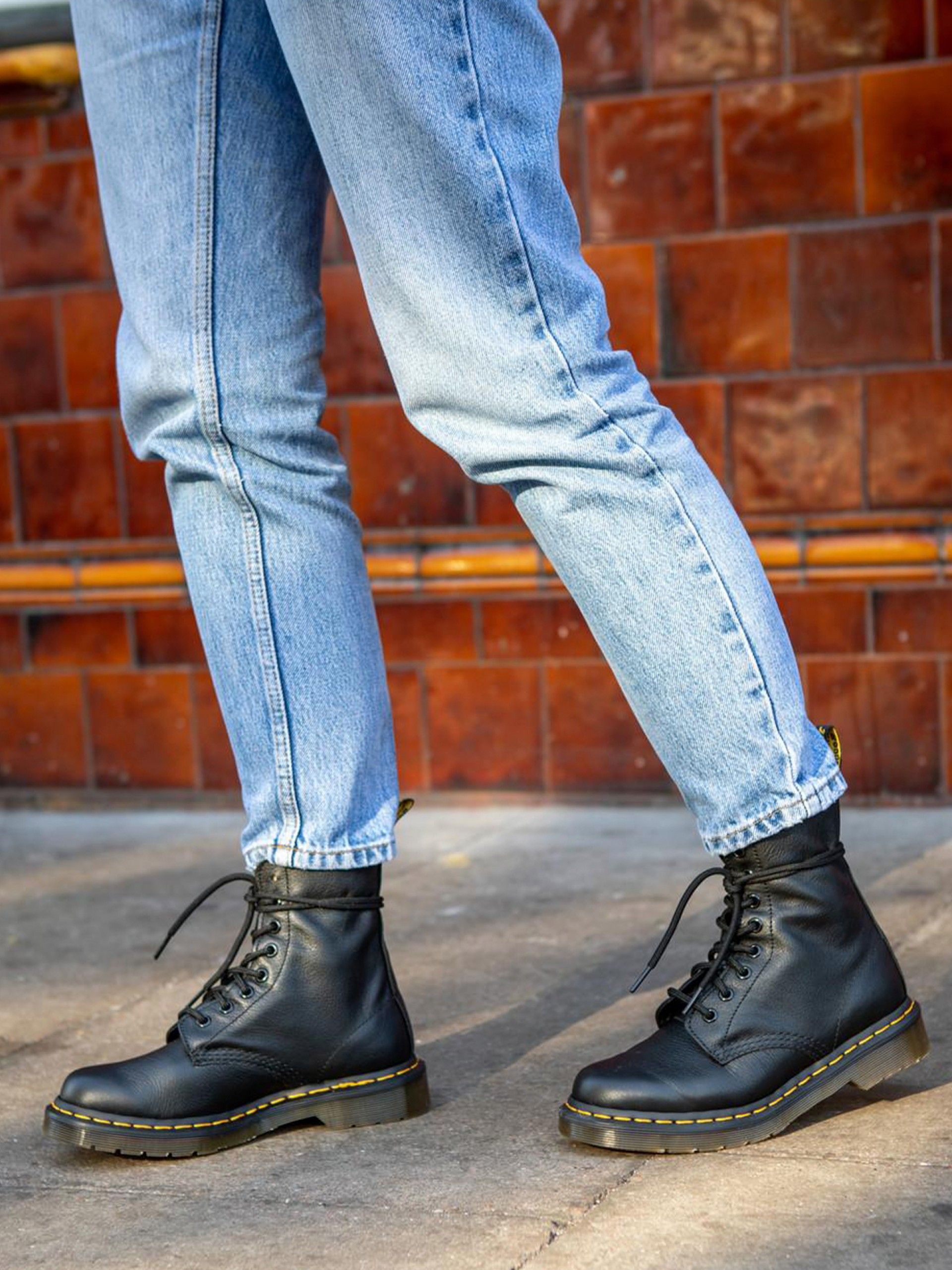 Dr. Martens 1460 Pascal Boots