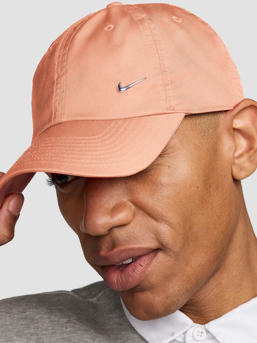 Nike Dri-FIT Club Unstructured Metal Swoosh Cap