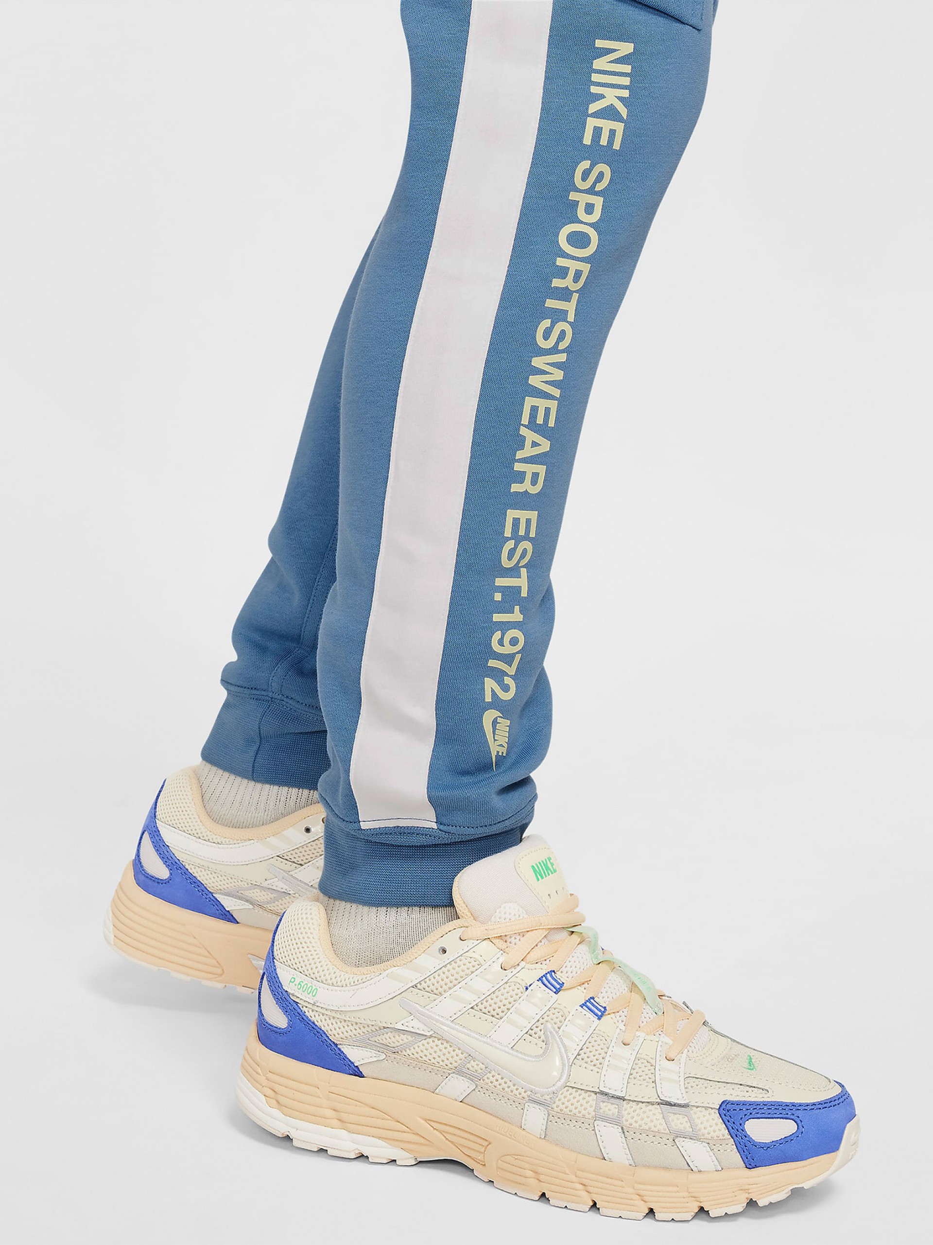 Calças Nike Sportswear Standard Issue Cargo Junior