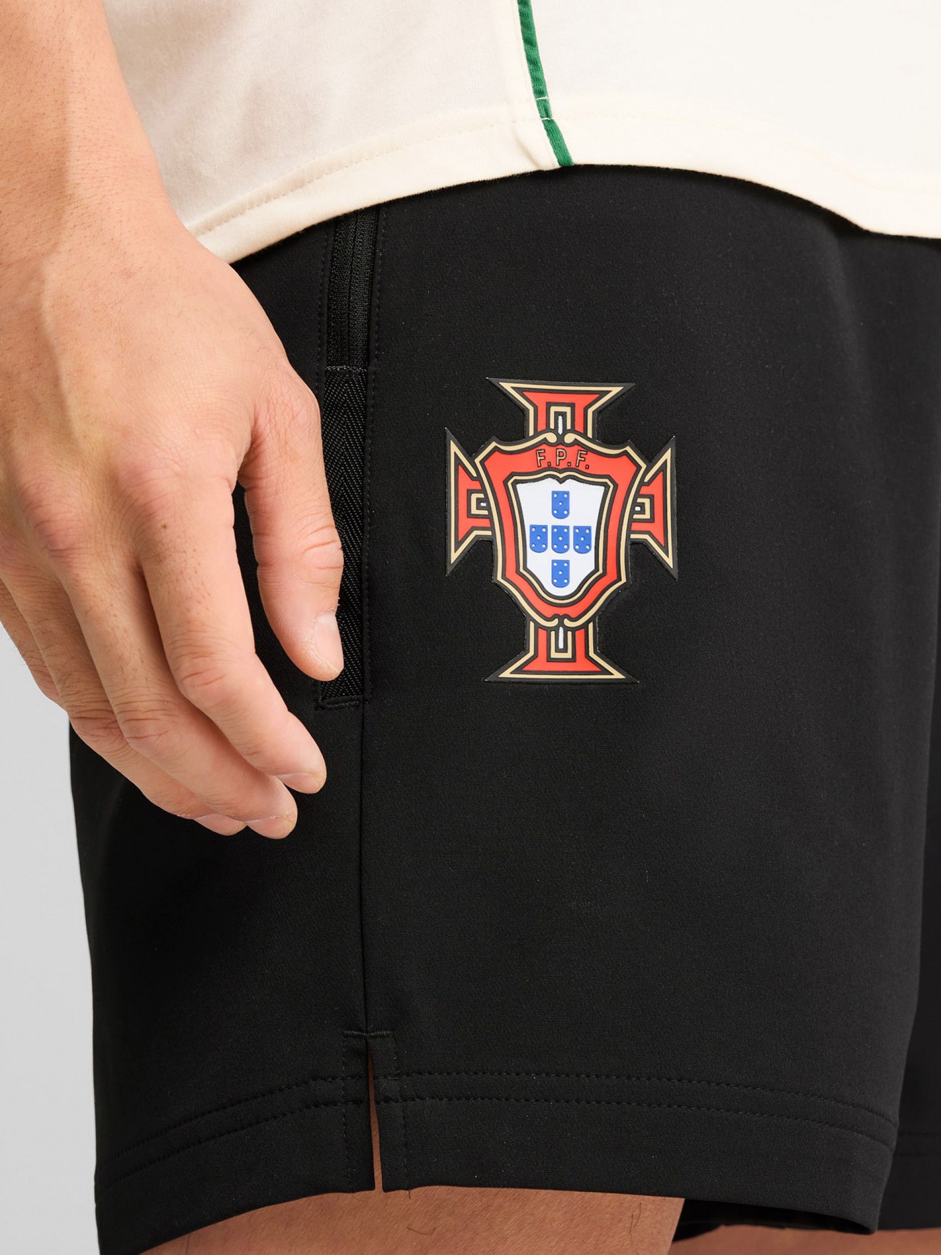 Calções Puma Portugal Aquecimento Tech Pretos 2025