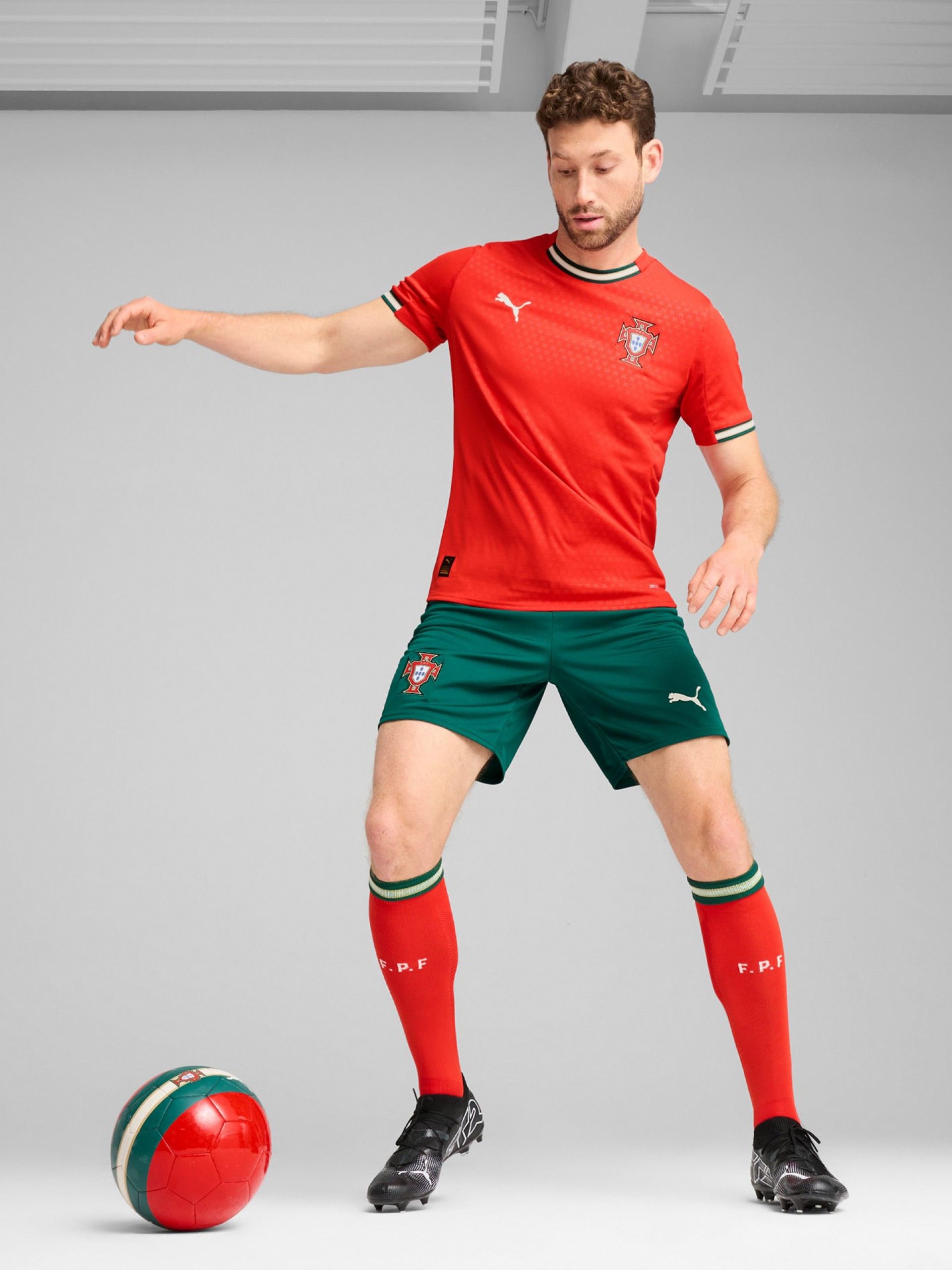 Calções Puma Portugal Equipamento Principal Verdes 2025