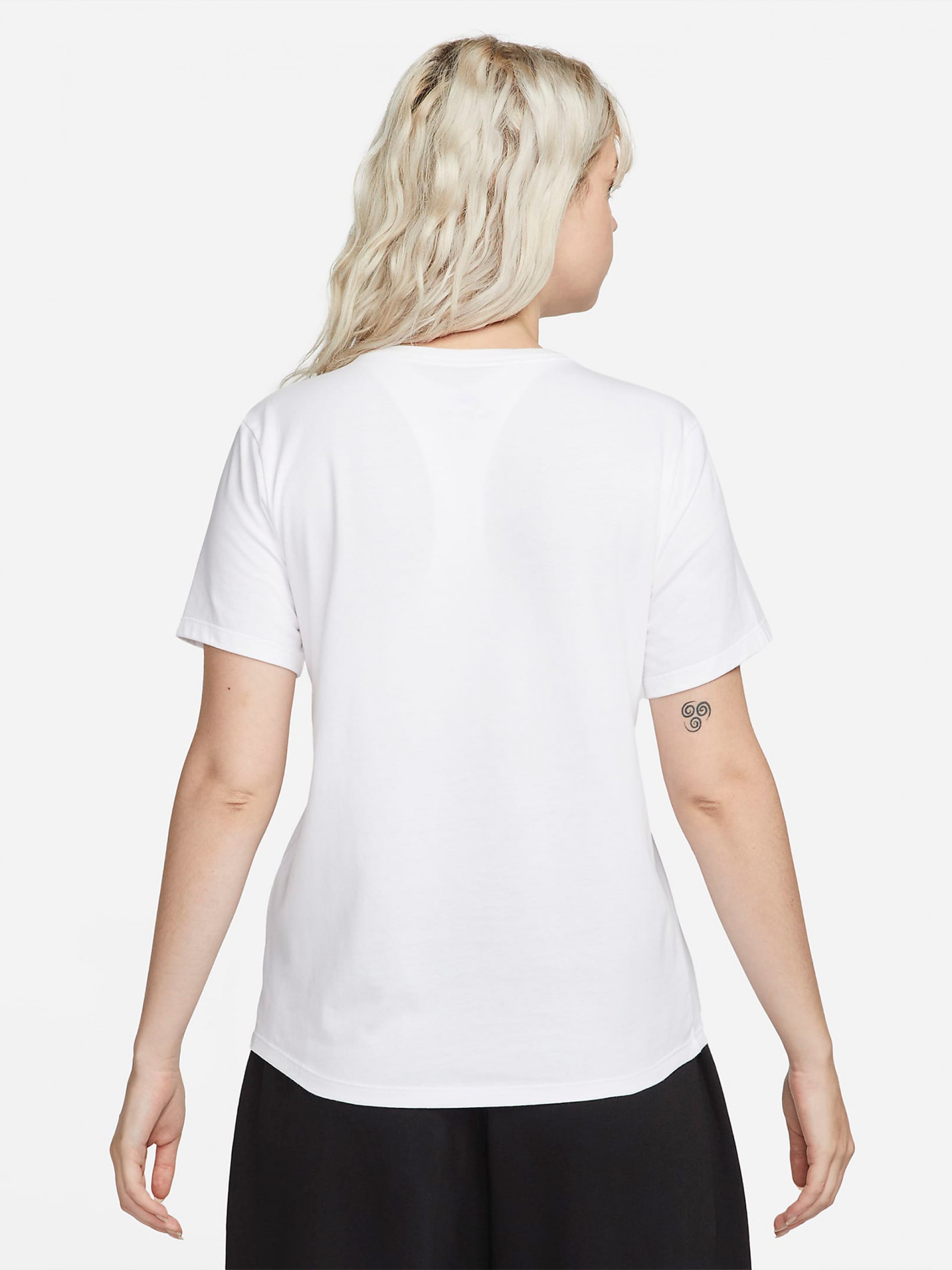 T-shirt Nike Sportswear Club Essentials Branca Para Mulher