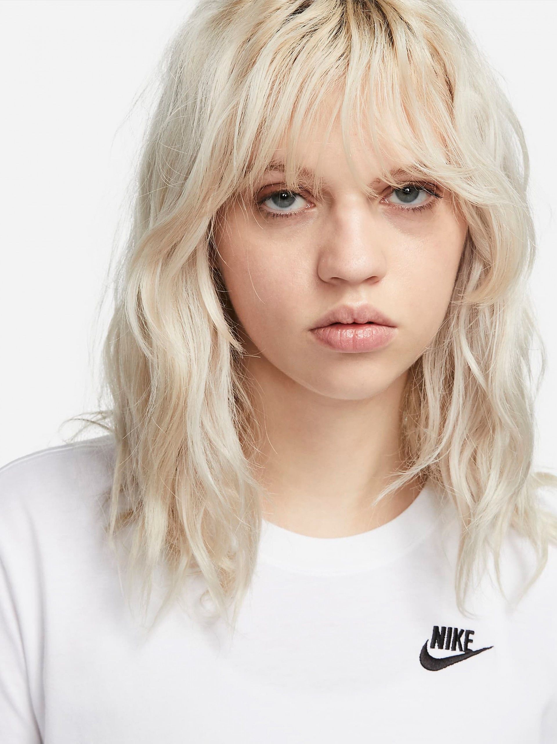 T-shirt Nike Sportswear Club Essentials Branca Para Mulher