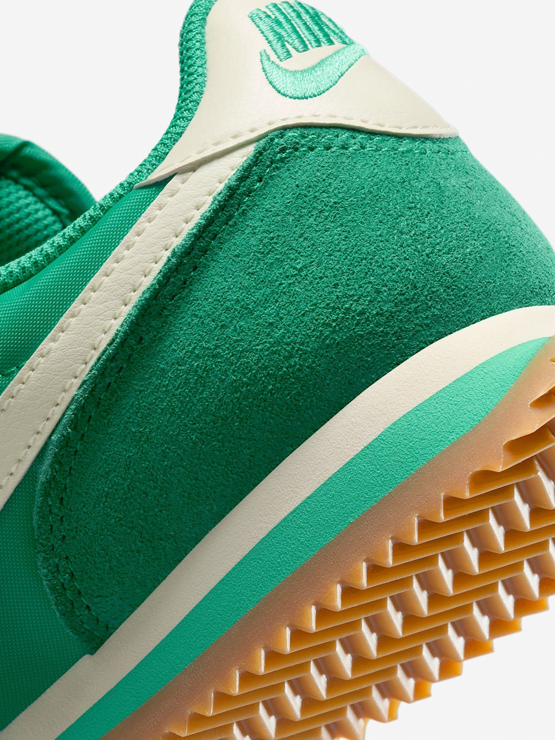 Zapatillas Nike Cortez Verdes y Blancas Para Mujer