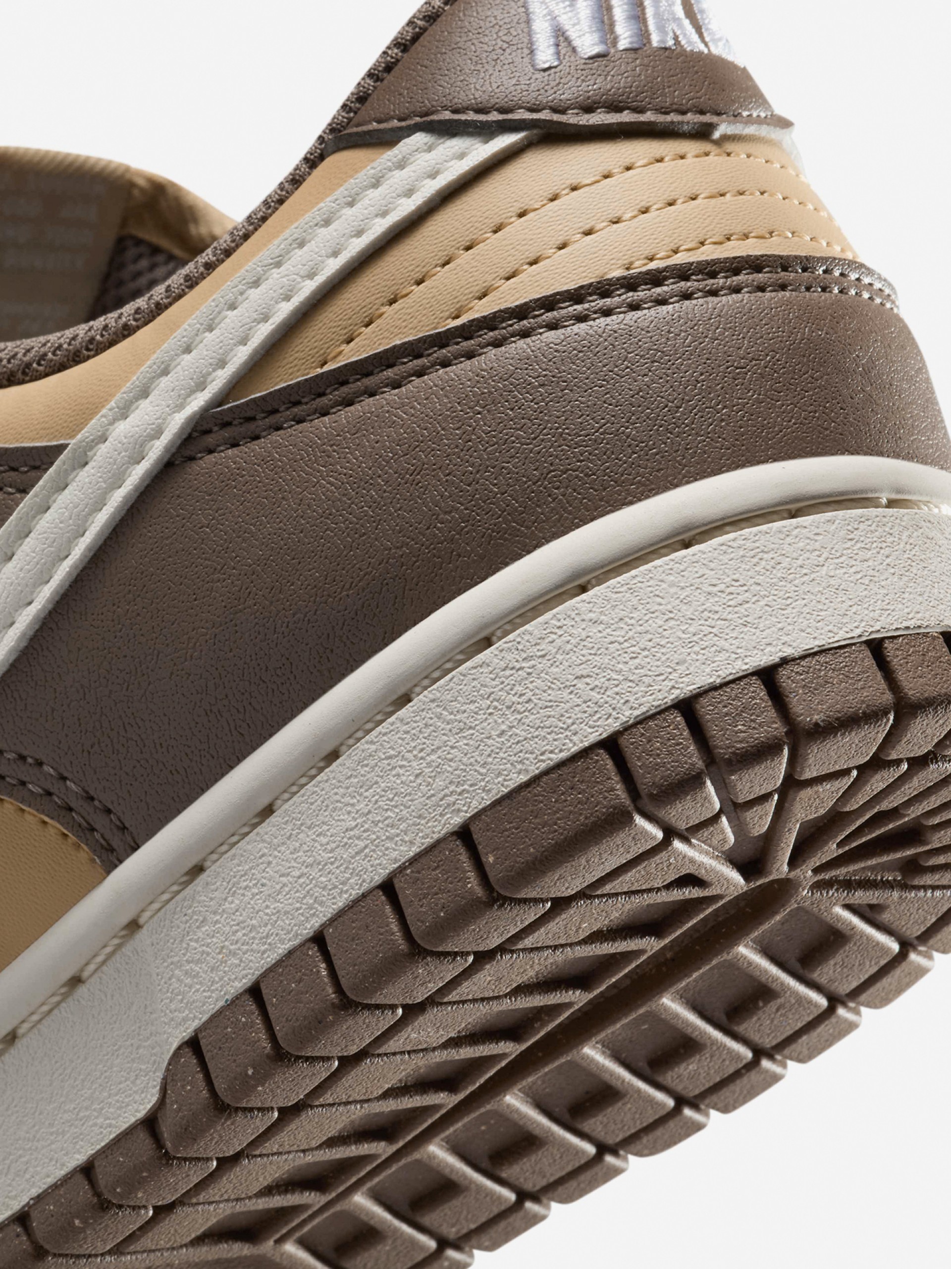 Sapatilhas Nike Dunk Low Next Nature Bege e Castanhas Para Mulher