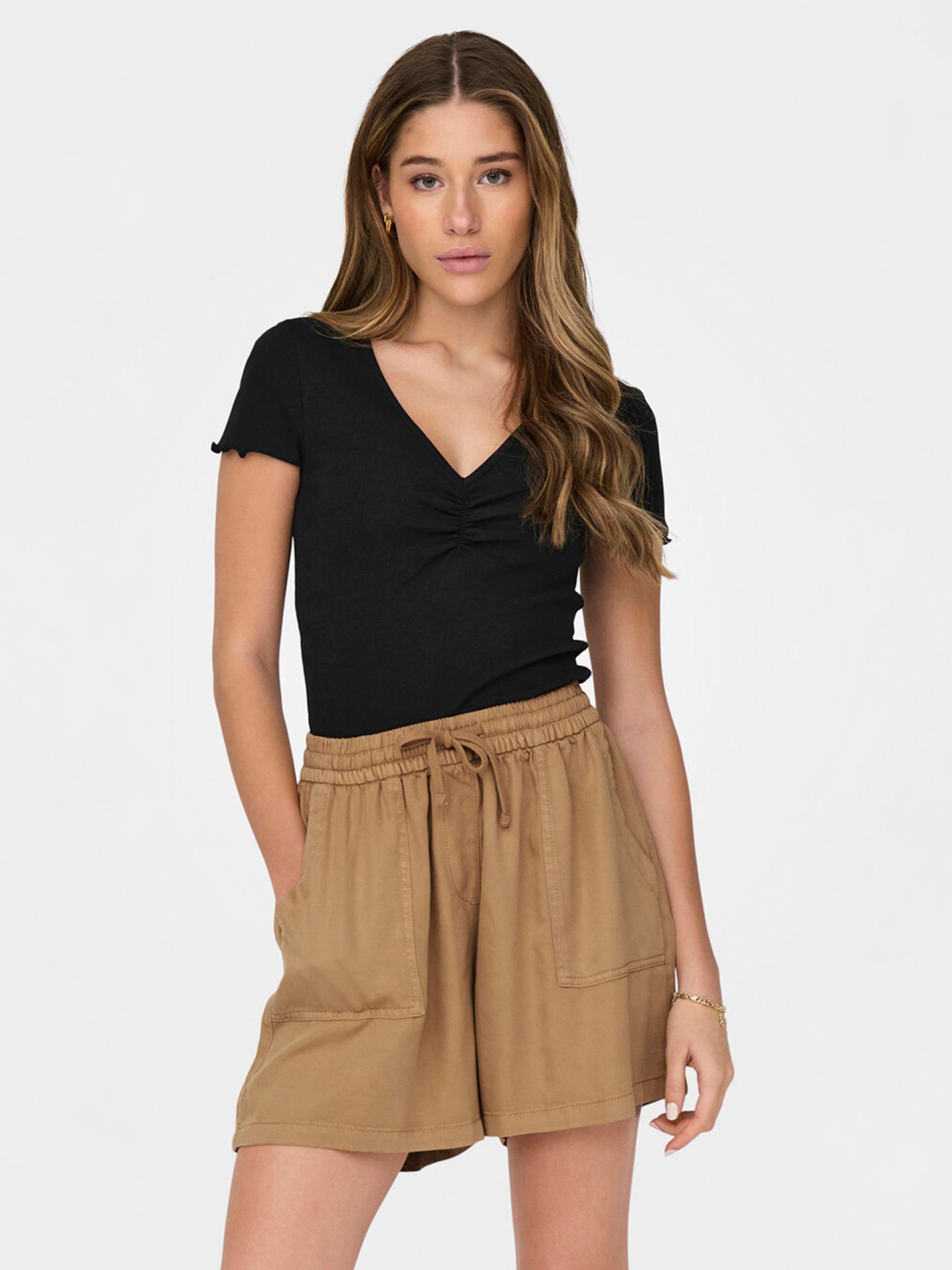 T-shirt ONLBetty S7S V-Neck Preta Para Mulher