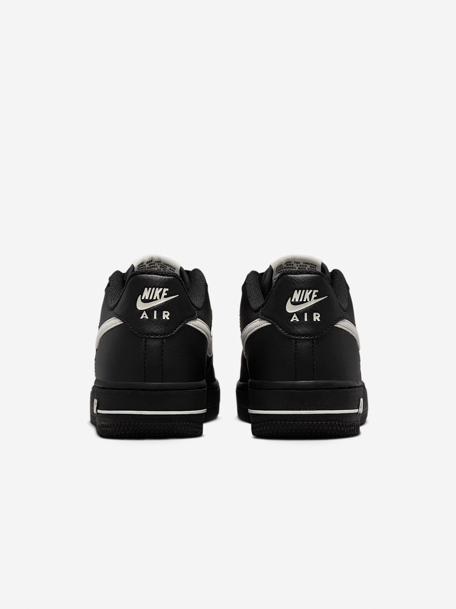 Sapatilhas Nike Air Force 1 Pretas e Brancas Júnior