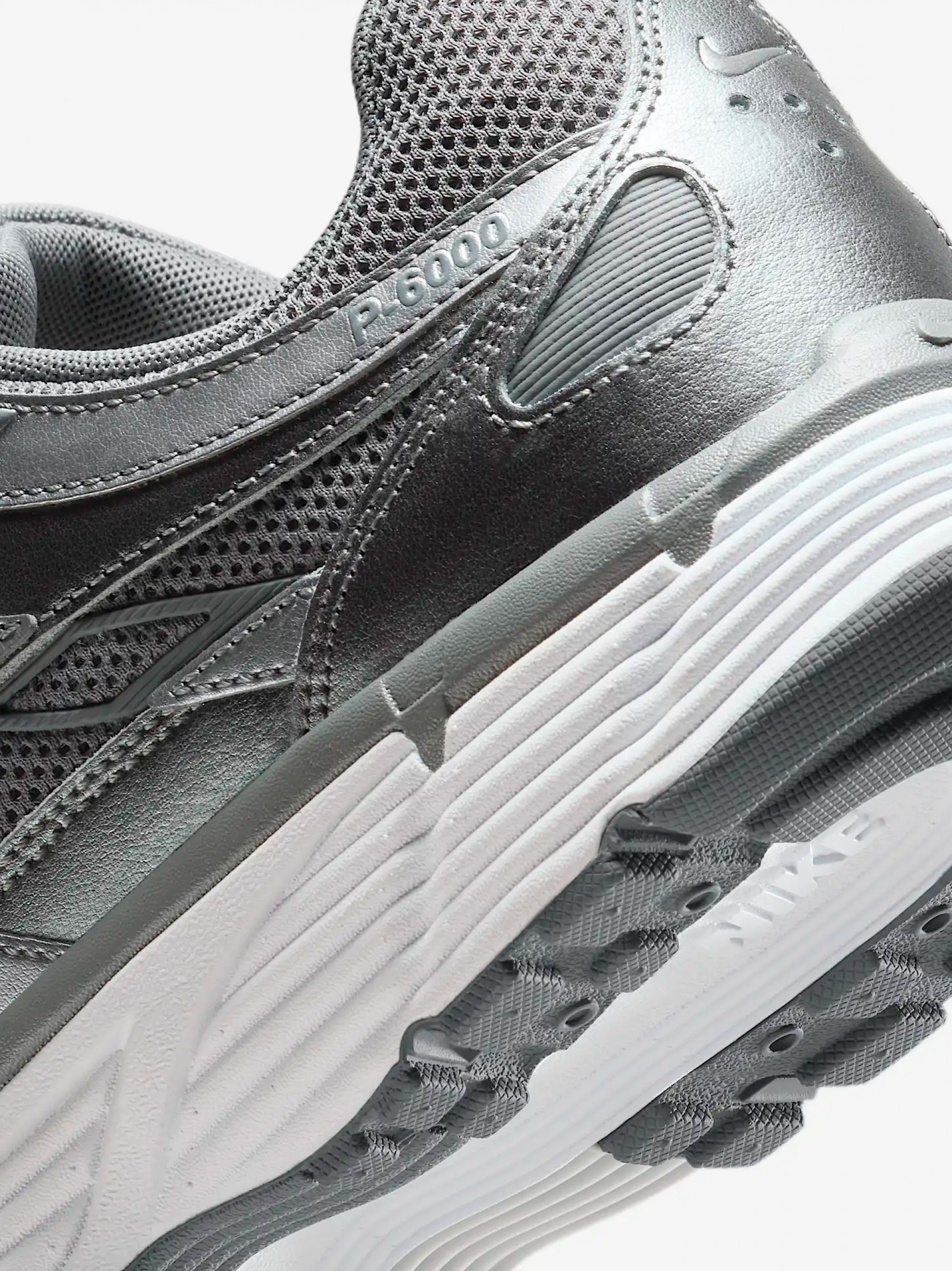 Zapatillas Nike P-6000 Plateadas Para Hombre