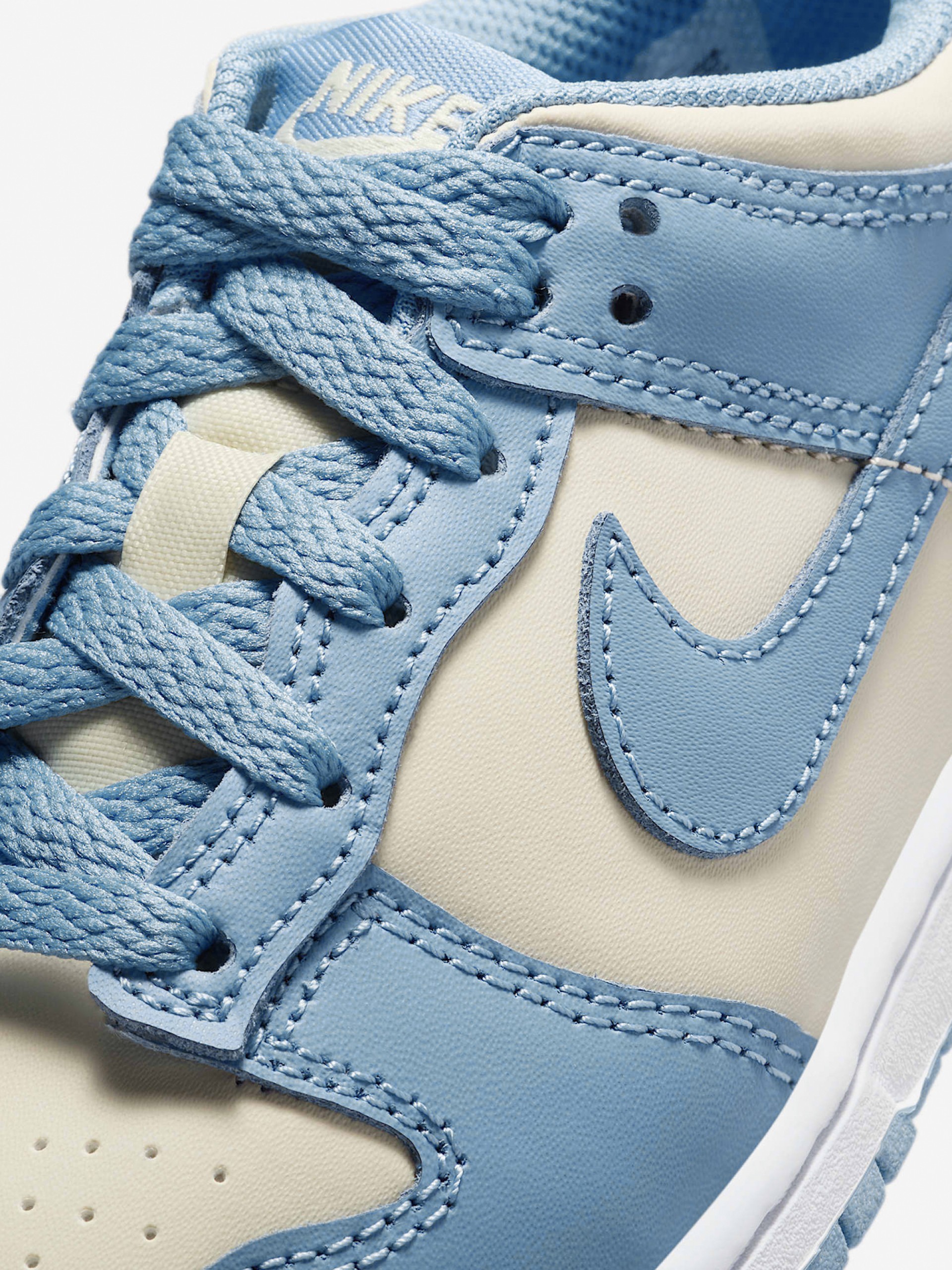 Sapatilhas Nike Dunk Low Azuis e Bege Para Criança