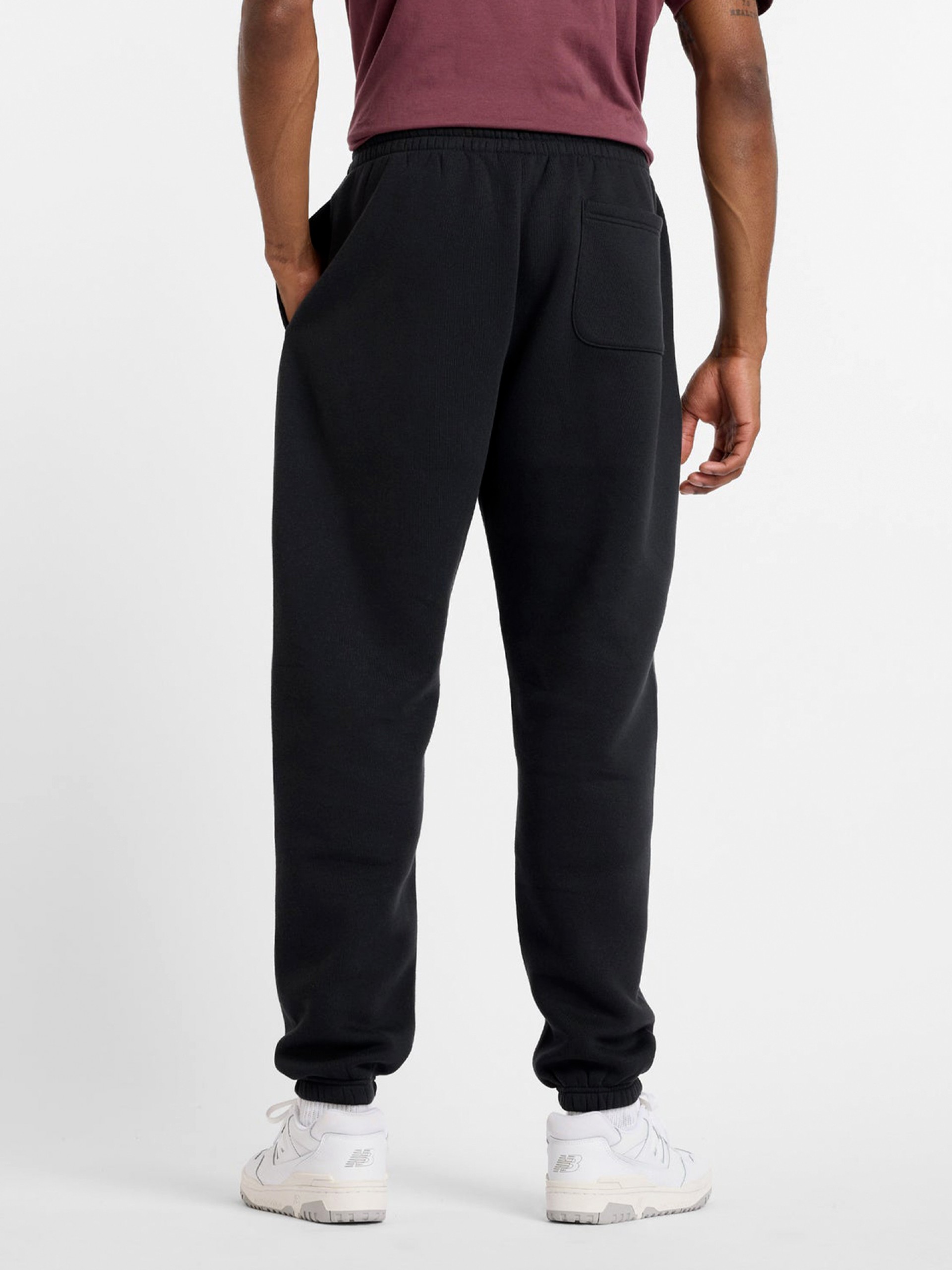 Pantalones New Balance Reimagined Graphic Fleece Jogger Negros