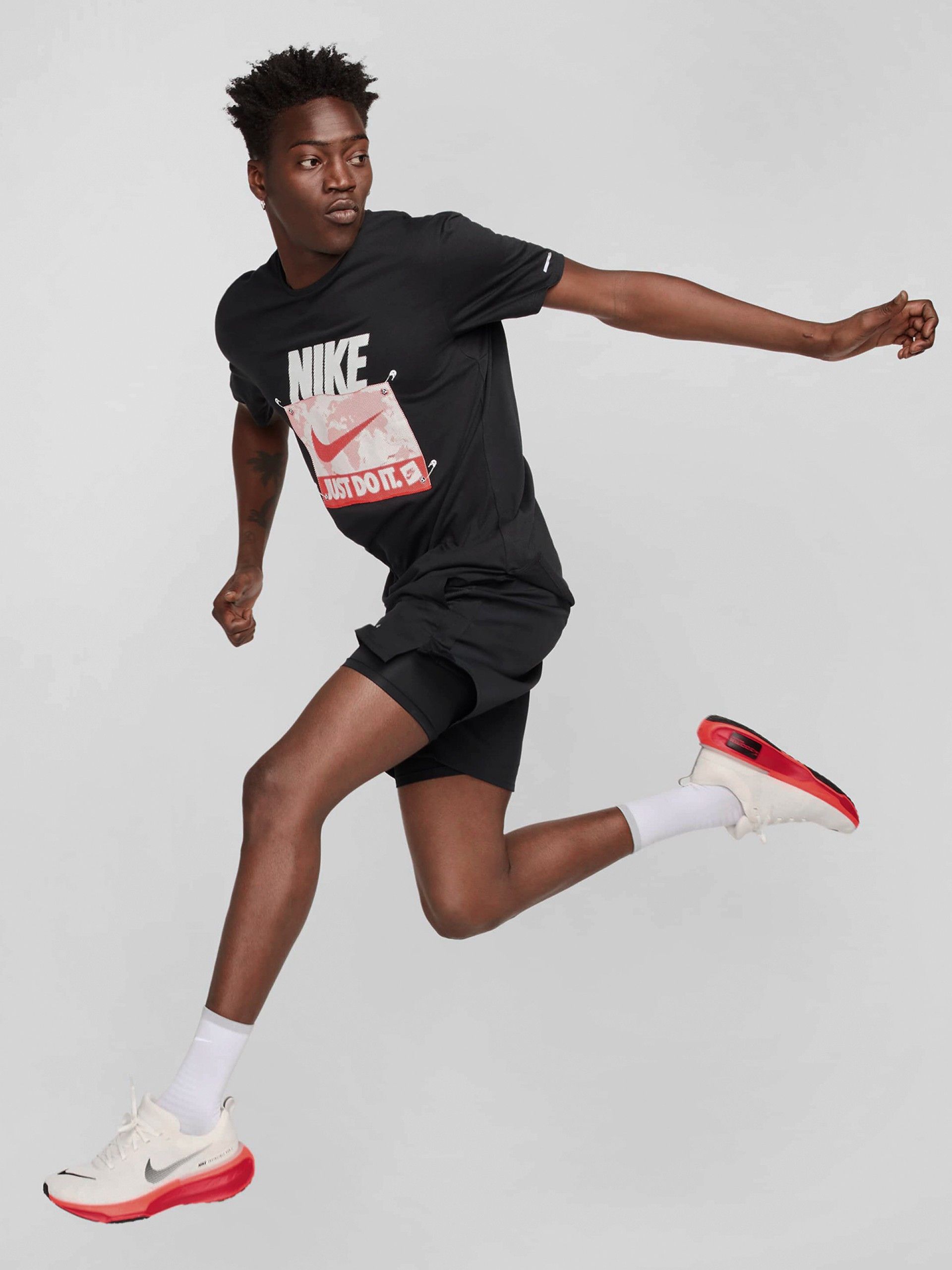 T-shirt de Running Nike Rise 365 Run Energy Dri-FIT Preta Para Homem