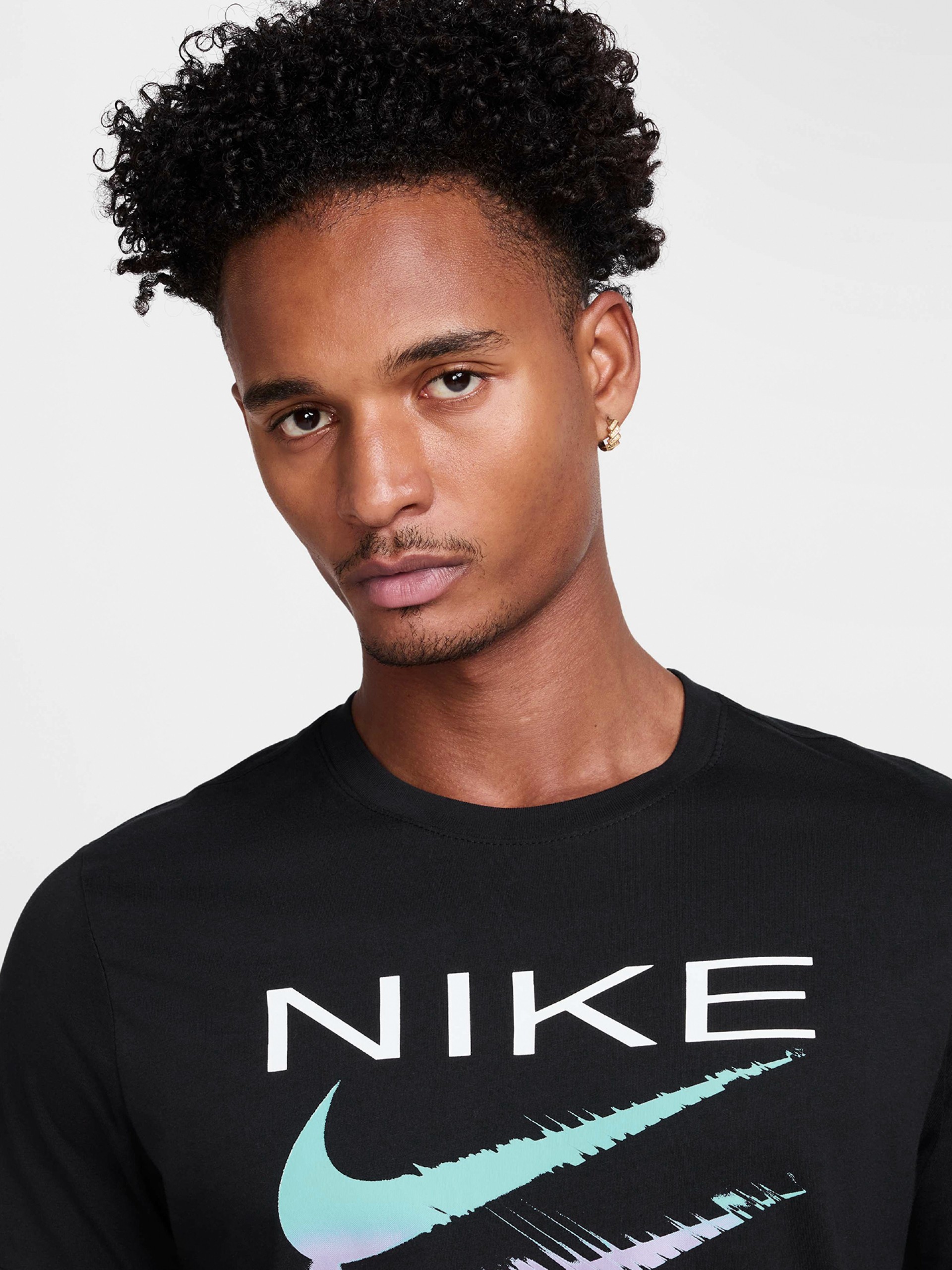T-shirt Nike Sportswear Triple Swoosh Preta Para Homem