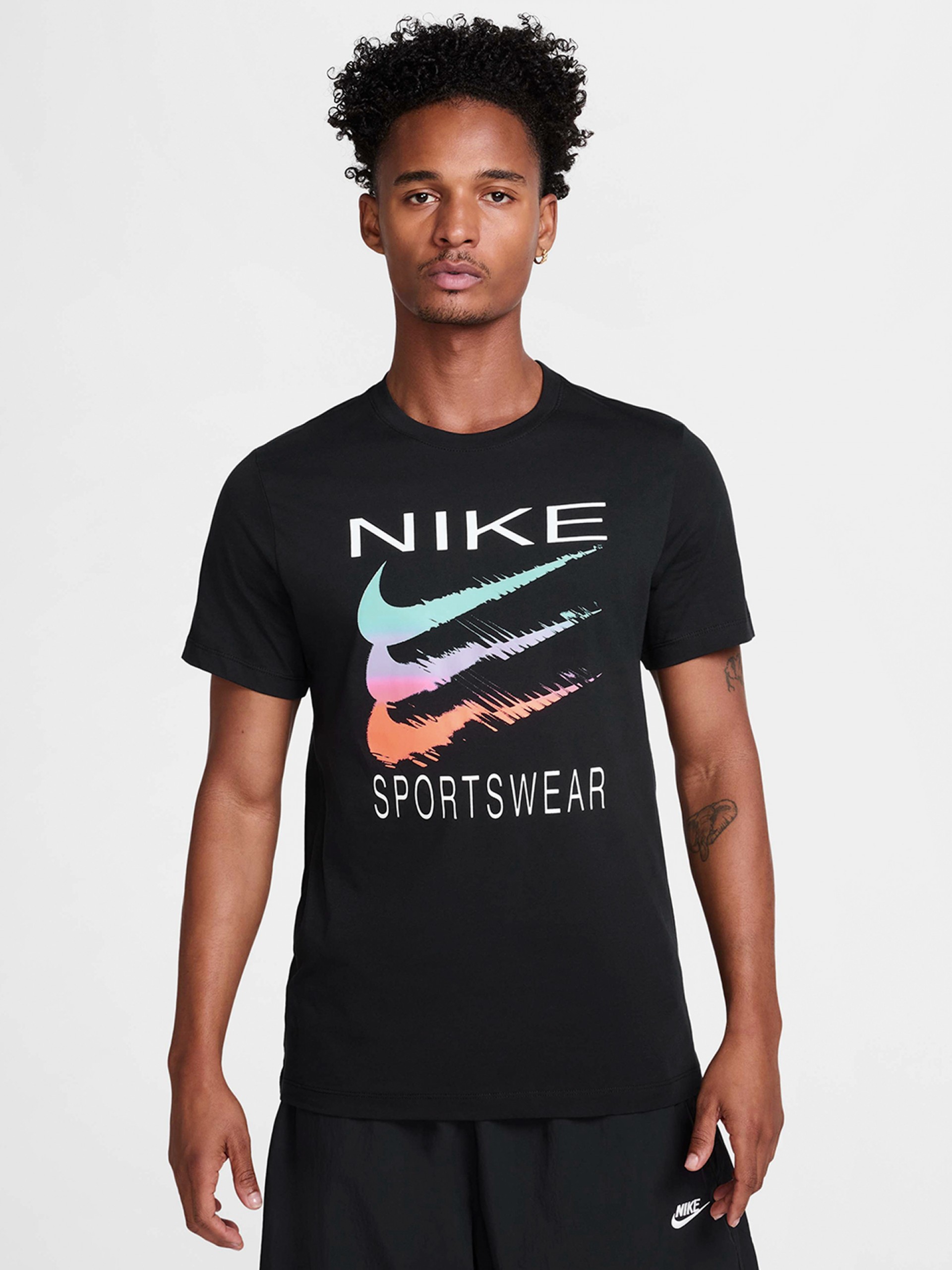 T-shirt Nike Sportswear Triple Swoosh Preta Para Homem