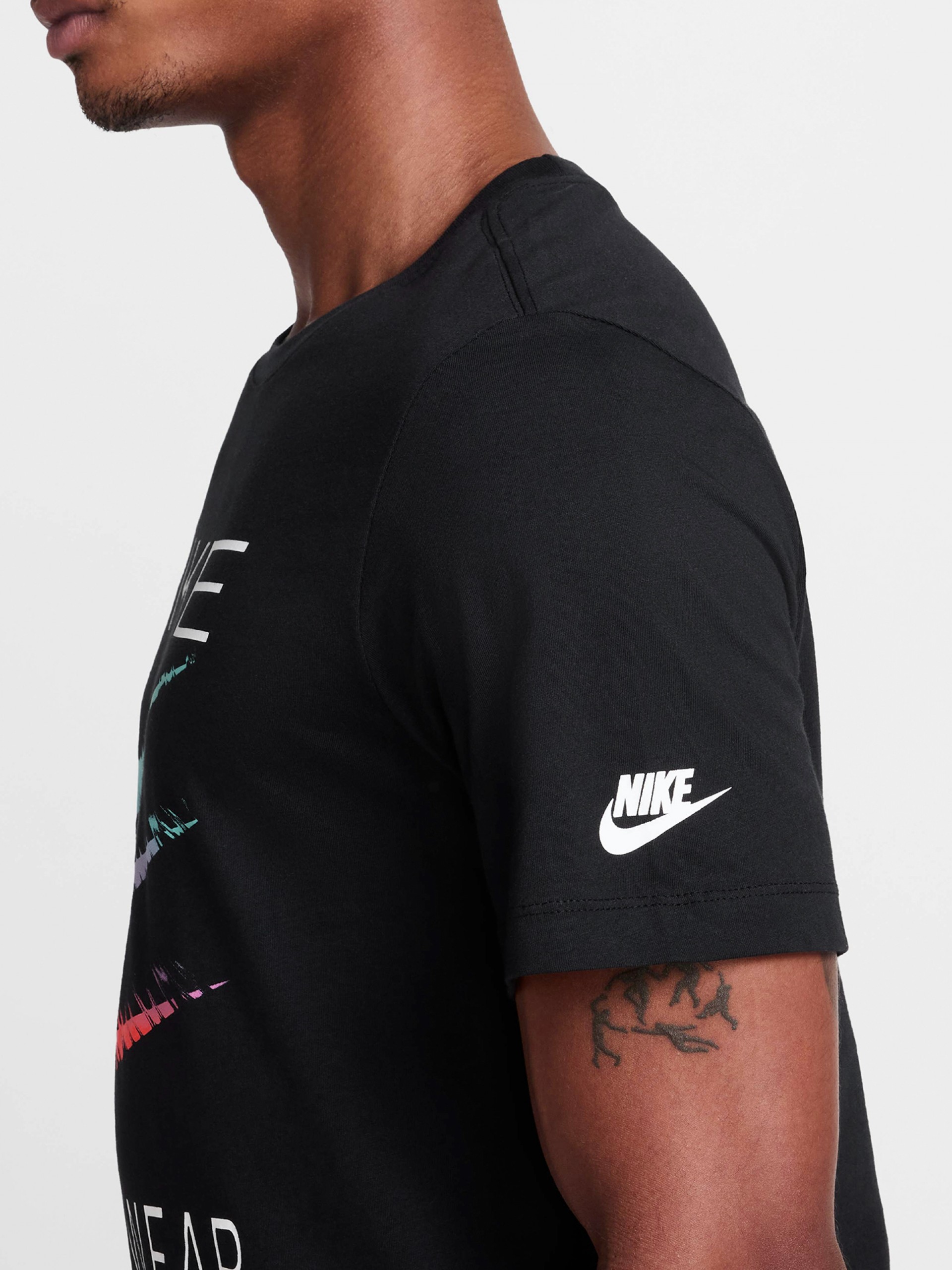 T-shirt Nike Sportswear Triple Swoosh Preta Para Homem
