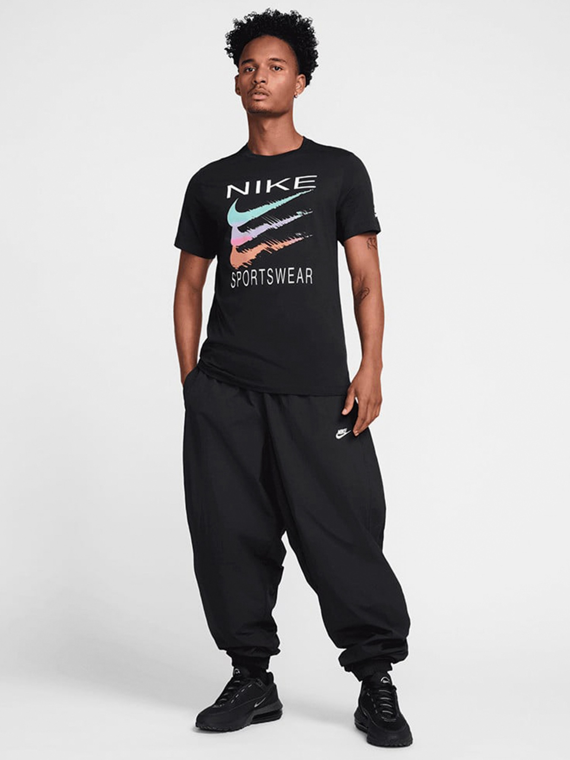 T-shirt Nike Sportswear Triple Swoosh Preta Para Homem