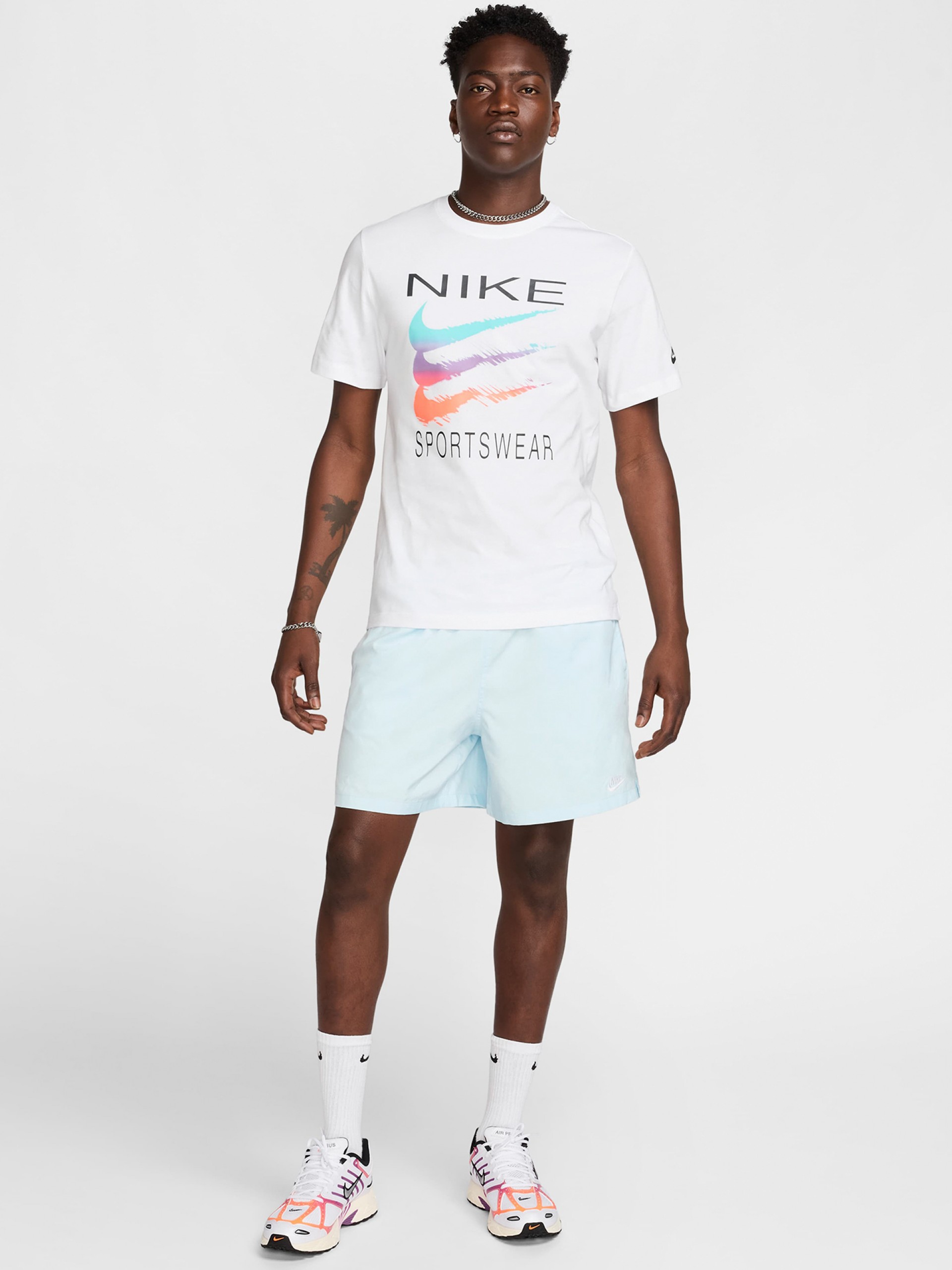 T-shirt Nike Sportswear Triple Swoosh Branca Para Homem