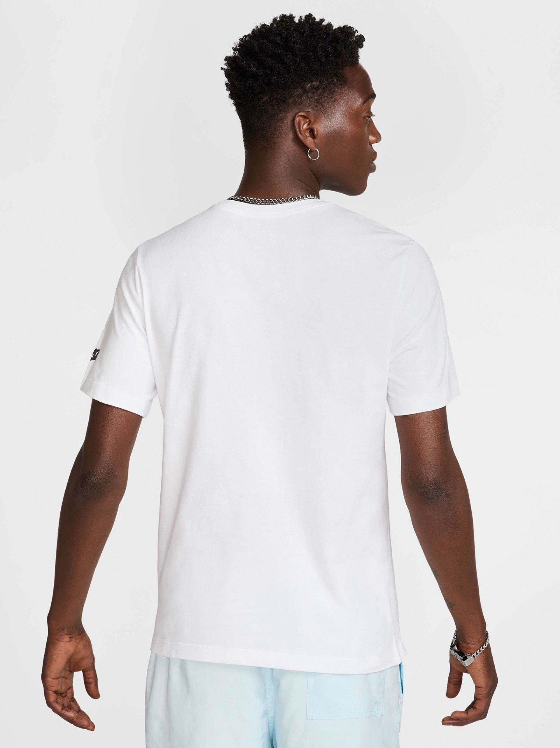 T-shirt Nike Sportswear Triple Swoosh Branca Para Homem