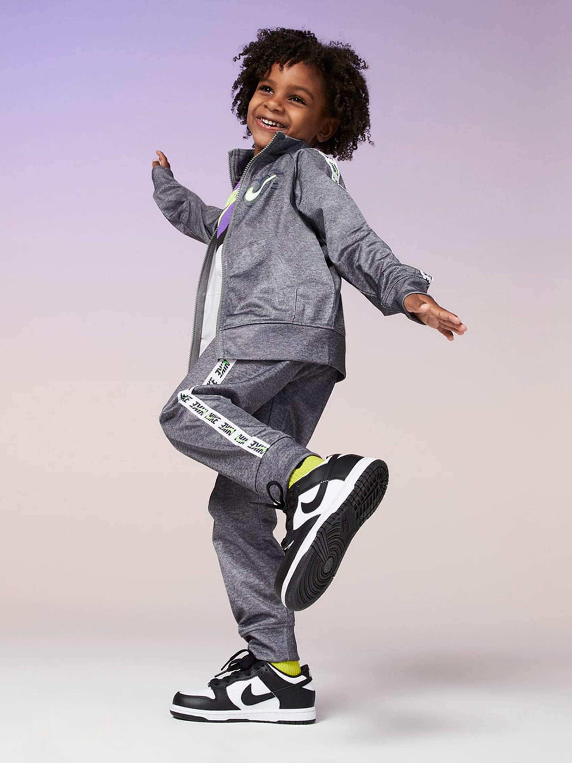 Zapatillas Nike Dunk Low Negras y Blancas Para Niño