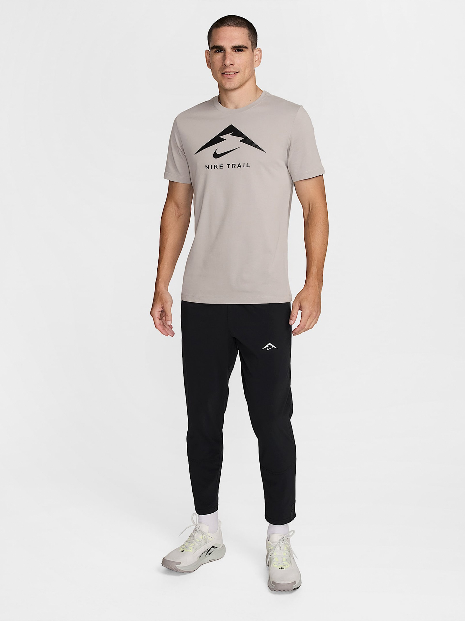 T-shirt de Trail Nike Dri-FIT Cinzenta Para Homem