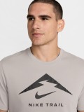 Camiseta de Trail Nike Dri-FIT Gris Para Hombre